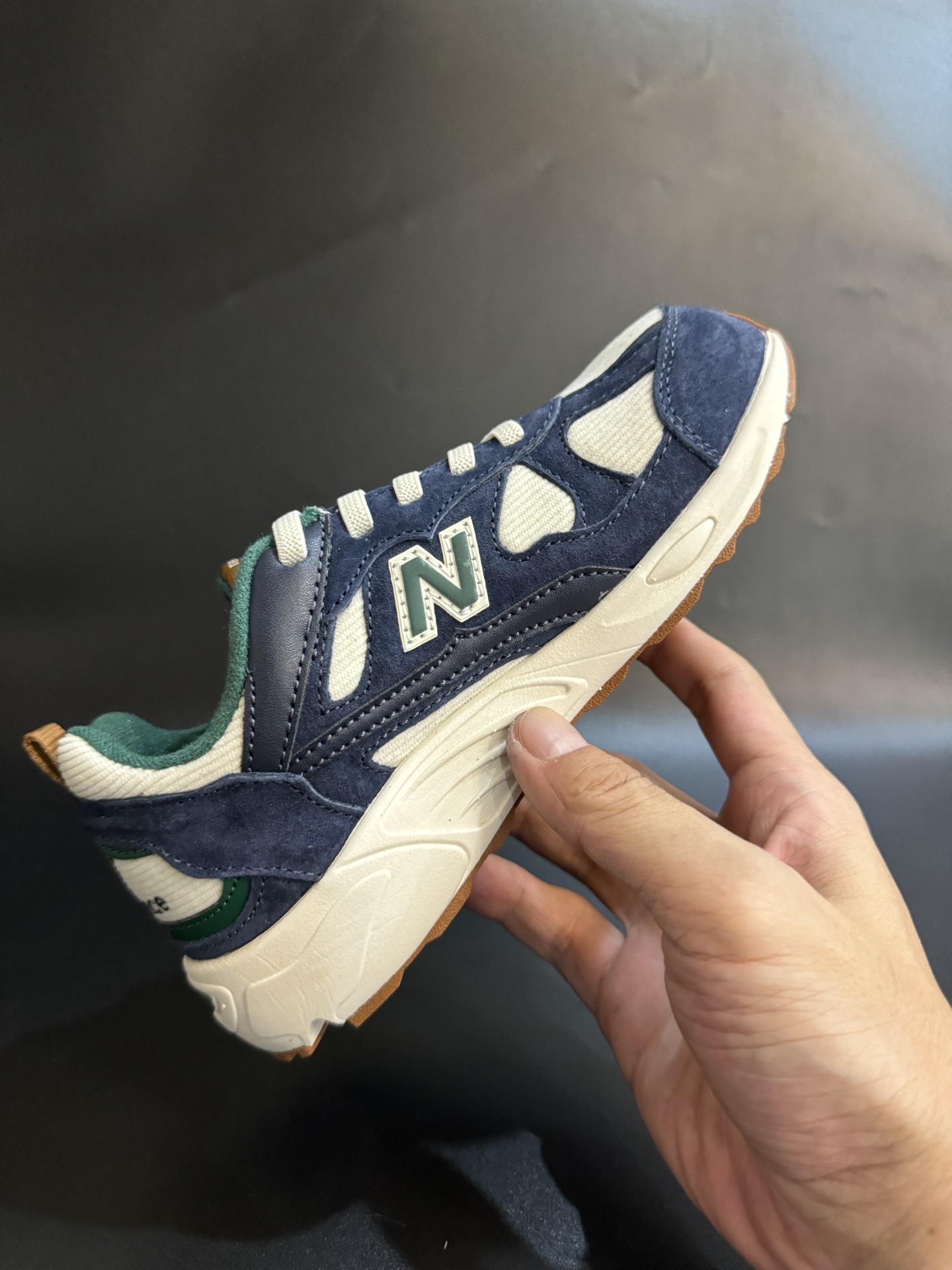 图片[5]-新色NB878猪八皮松紧带复古儿童运动鞋 尺码：26-37码 经典878款式🆕 松紧带设计，穿脱便捷✌🏻 耐磨防滑大底，脚感不言而喻☁️ 优质面料拼接，质感超高级！.-选品中心