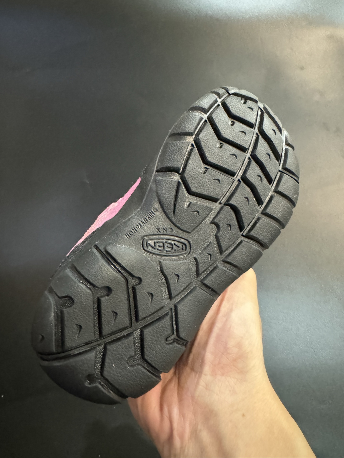 图片[8]-KEEN 新配色户外儿童登山鞋 尺码：24-37码 祖国版YYDS 新配色好好看😍 优质麂皮面料，轻微防水💧 魔术贴➕松紧带设计，穿脱方便✔️ 橡胶耐磨防滑大底，脚感超赞👍🏻-选品中心