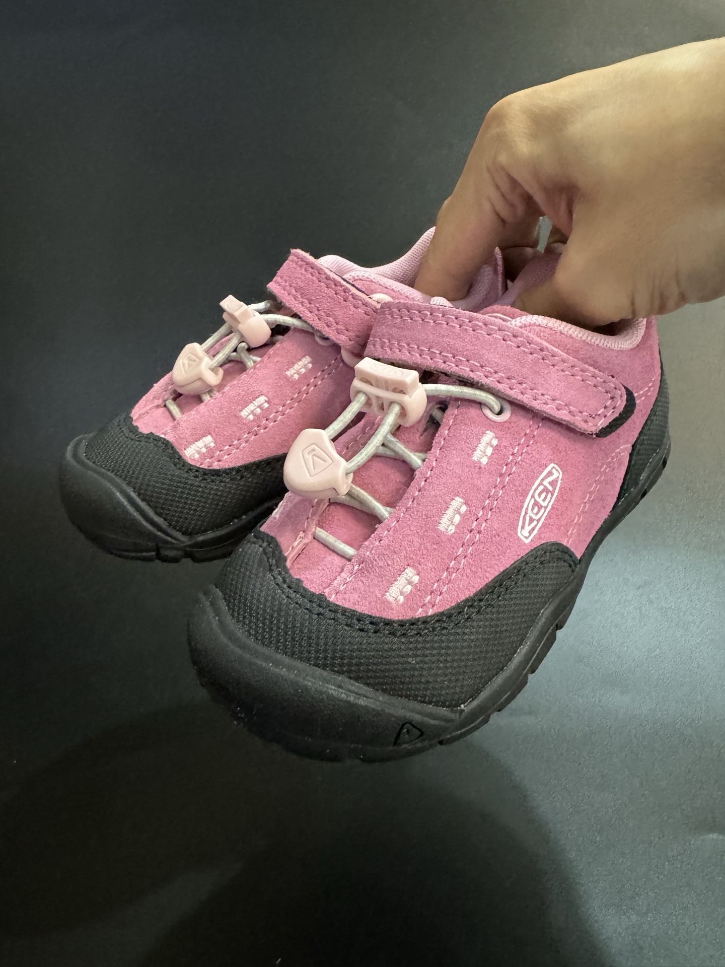 图片[2]-KEEN 新配色户外儿童登山鞋 尺码：24-37码 祖国版YYDS 新配色好好看😍 优质麂皮面料，轻微防水💧 魔术贴➕松紧带设计，穿脱方便✔️ 橡胶耐磨防滑大底，脚感超赞👍🏻-选品中心