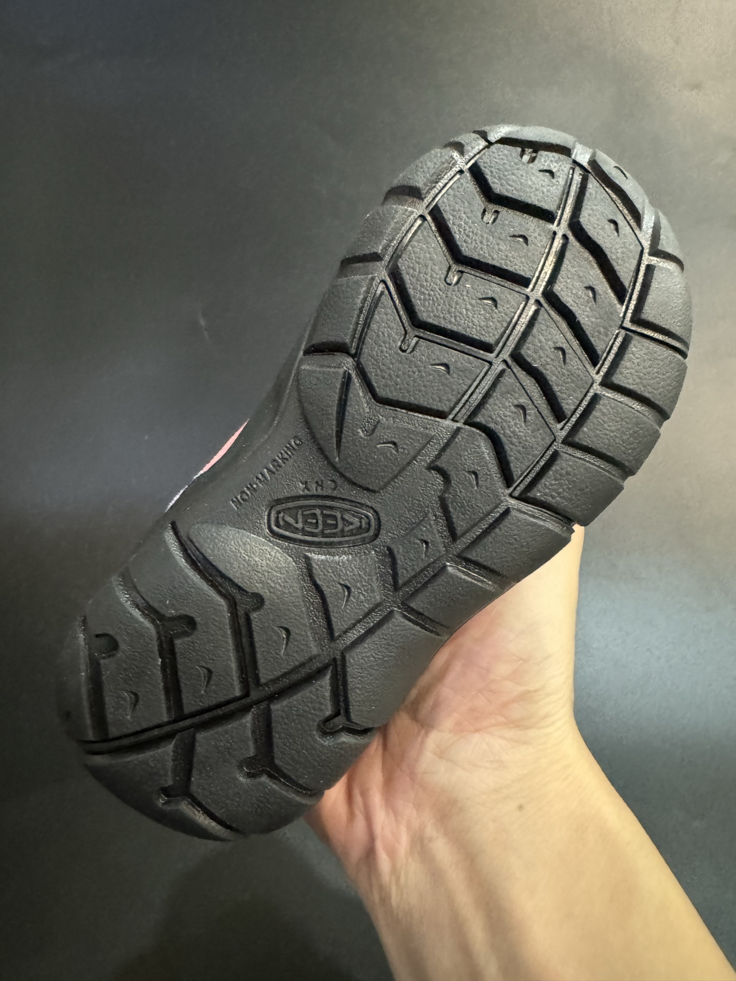 图片[8]-KEEN 新配色户外儿童登山鞋 尺码：24-37码 祖国版YYDS 新配色好好看😍 优质麂皮面料，轻微防水💧 魔术贴➕松紧带设计，穿脱方便✔️ 橡胶耐磨防滑大底，脚感超赞👍🏻-选品中心