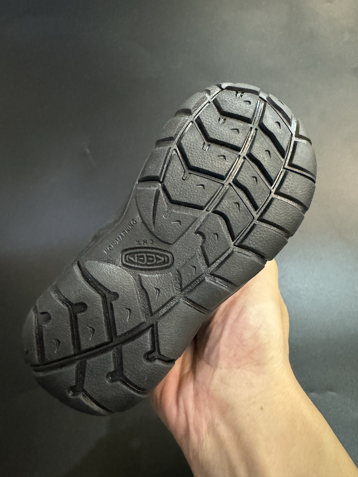 图片[8]-KEEN 新配色户外儿童登山鞋 尺码：24-37码 祖国版YYDS 新配色好好看😍 优质麂皮面料，轻微防水💧 魔术贴➕松紧带设计，穿脱方便✔️ 橡胶耐磨防滑大底，脚感超赞👍🏻-选品中心