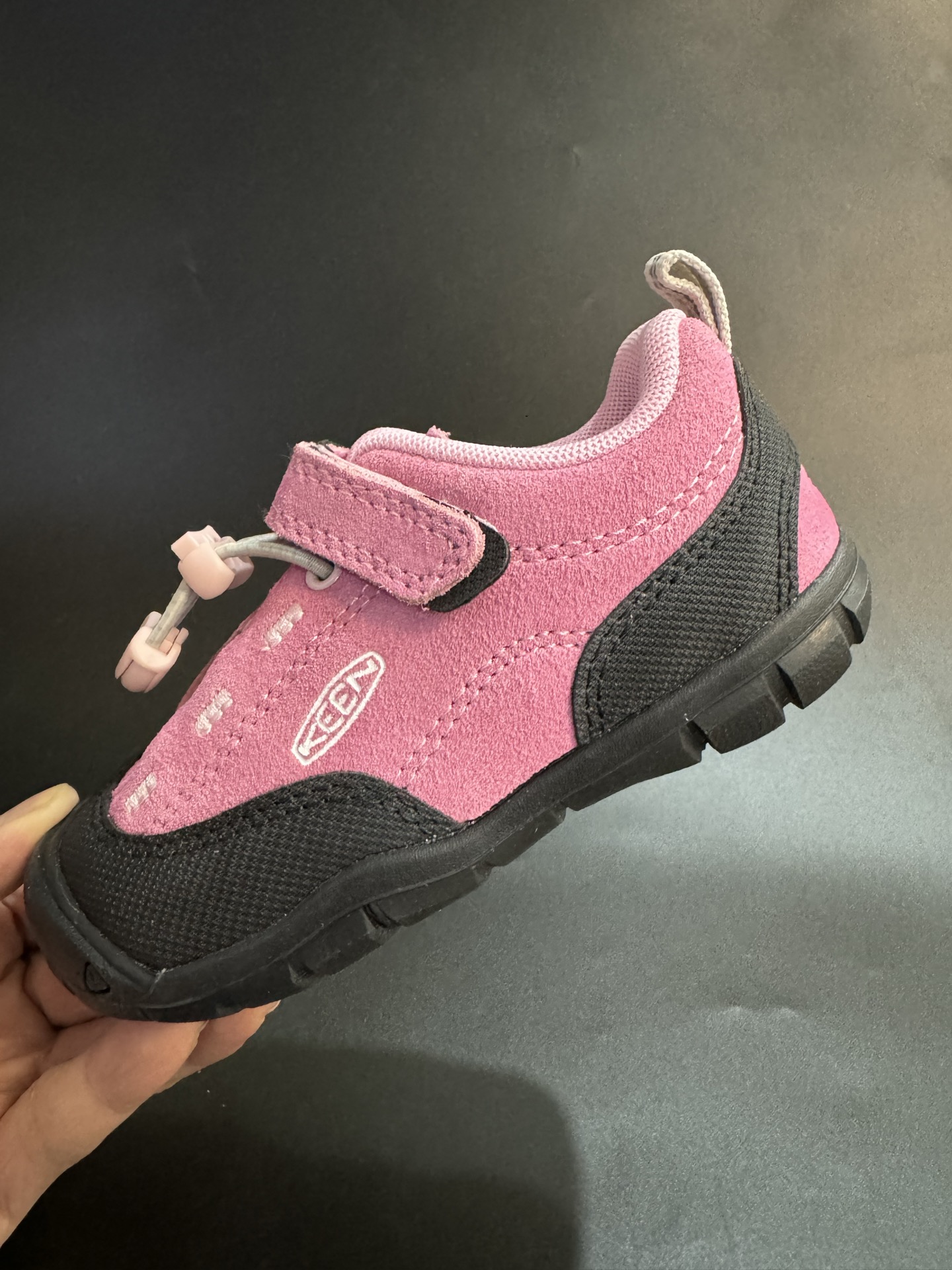 图片[8]-高版本 新配色 KEEN 新配色户外儿童登山鞋 尺码：24-37码 祖国版YYDS 新配色好好看😍 优质麂皮面料，轻微防水💧 魔术贴➕松紧带设计，穿脱方便✔️ 橡胶耐磨防滑大底，脚感超赞👍🏻-选品中心