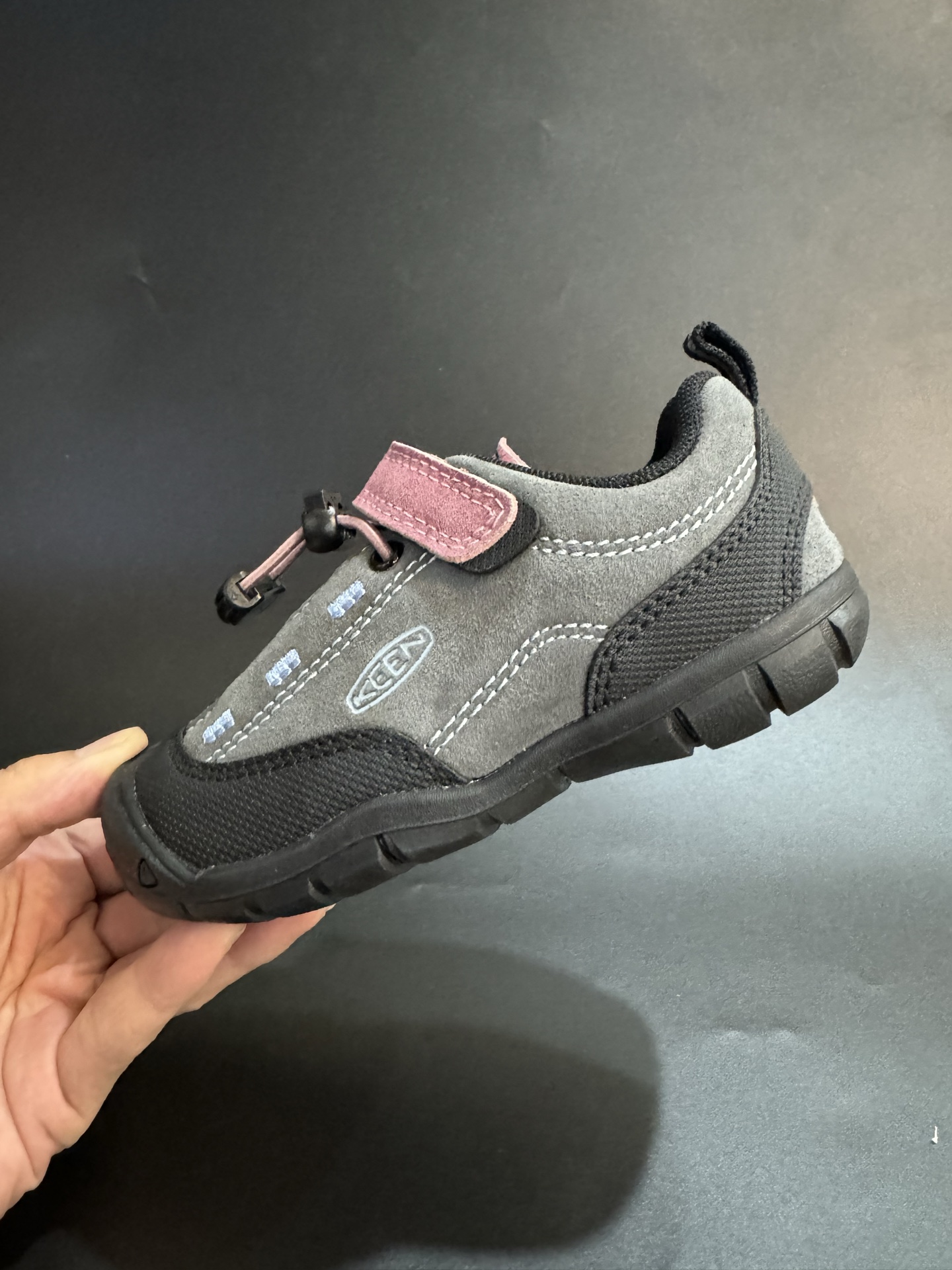 图片[7]-高版本 新配色 KEEN 新配色户外儿童登山鞋 尺码：24-37码 祖国版YYDS 新配色好好看😍 优质麂皮面料，轻微防水💧 魔术贴➕松紧带设计，穿脱方便✔️ 橡胶耐磨防滑大底，脚感超赞👍🏻-选品中心