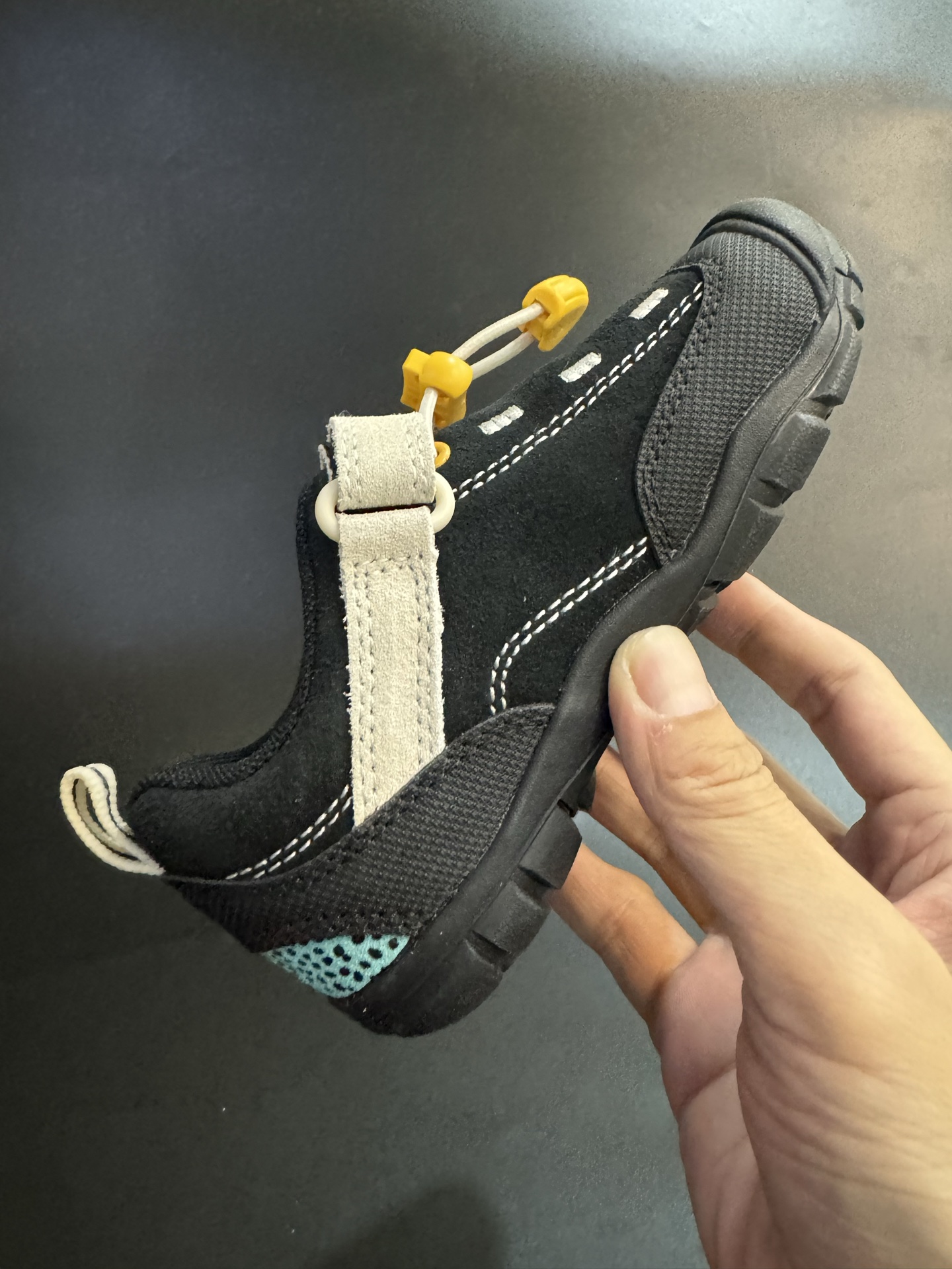 图片[7]-KEEN 喷绘联名款户外儿童登山鞋 尺码：24-37码 新配色好好看😍 优质麂皮面料，轻微防水💧 魔术贴➕松紧带设计，穿脱方便✔️ 橡胶耐磨防滑大底，脚感超赞👍🏻-选品中心