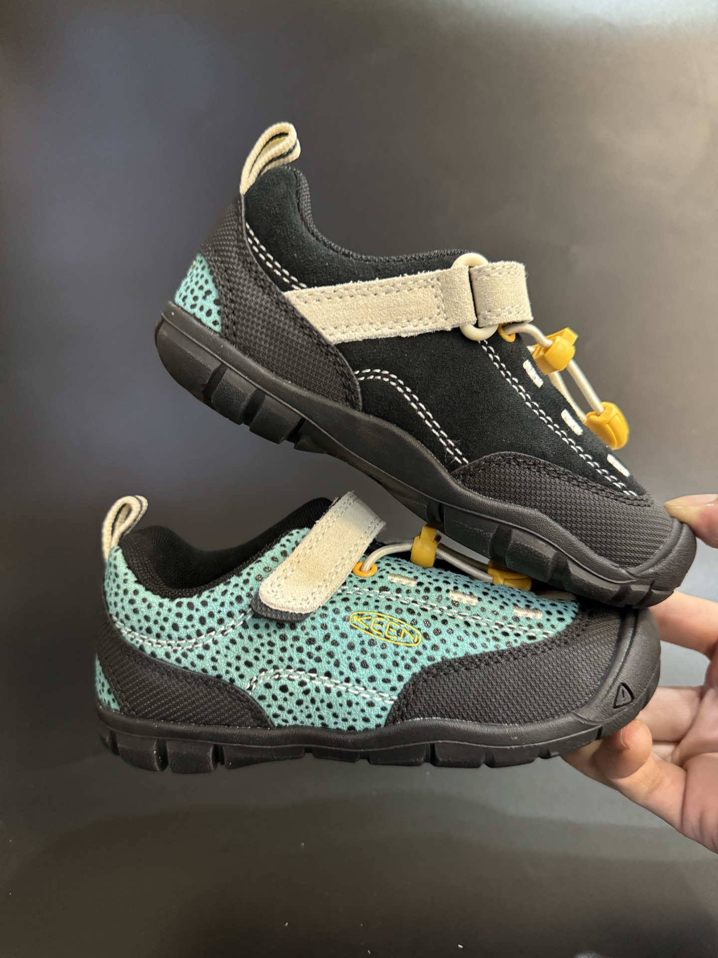 图片[8]-KEEN 喷绘联名款户外儿童登山鞋 尺码：24-37码 新配色好好看😍 优质麂皮面料，轻微防水💧 魔术贴➕松紧带设计，穿脱方便✔️ 橡胶耐磨防滑大底，脚感超赞👍🏻-选品中心