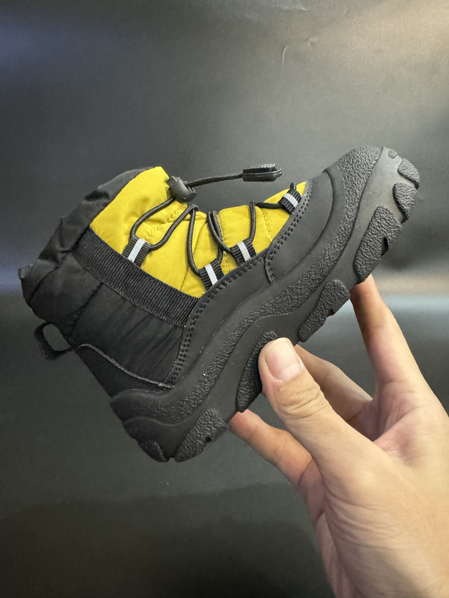 图片[4]-北面羽绒面料皮毛一体防风防水儿童雪地靴加厚防滑保暖大棉鞋户外儿童雪地靴 尺码：26-37码 采用防水布面料 保暖又舒适☁️ 松紧扣设计，穿脱简便 橡胶耐磨防滑大底，脚感不言而喻✔️ 👍真的洋气到爆❕极简舒适，软软绵绵蓄热御寒，保暖又可爱。一个精致的小宝贝，满满的慵懒感在寒冷的冬天让人眼前一亮-选品中心