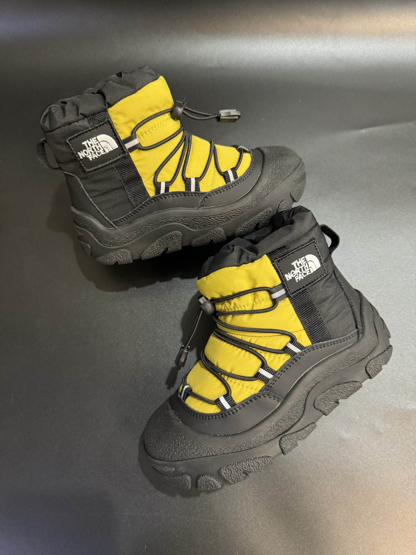 图片[7]-北面羽绒面料皮毛一体防风防水儿童雪地靴加厚防滑保暖大棉鞋户外儿童雪地靴 尺码：26-37码 采用防水布面料 保暖又舒适☁️ 松紧扣设计，穿脱简便 橡胶耐磨防滑大底，脚感不言而喻✔️ 👍真的洋气到爆❕极简舒适，软软绵绵蓄热御寒，保暖又可爱。一个精致的小宝贝，满满的慵懒感在寒冷的冬天让人眼前一亮-选品中心