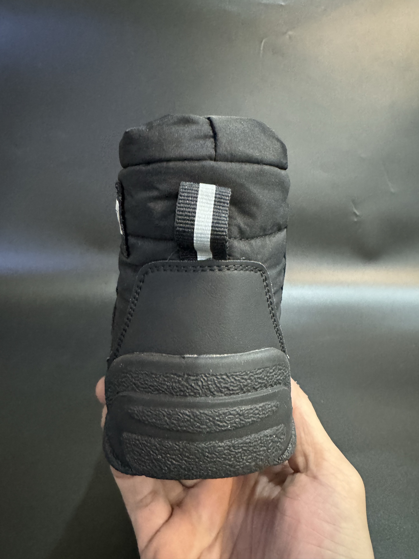 图片[6]-北面羽绒面料皮毛一体防风防水儿童雪地靴加厚防滑保暖大棉鞋户外儿童雪地靴 尺码：26-37码 采用防水布面料 保暖又舒适☁️ 松紧扣设计，穿脱简便 橡胶耐磨防滑大底，脚感不言而喻✔️ 👍真的洋气到爆❕极简舒适，软软绵绵蓄热御寒，保暖又可爱。一个精致的小宝贝，满满的慵懒感在寒冷的冬天让人眼前一亮-选品中心