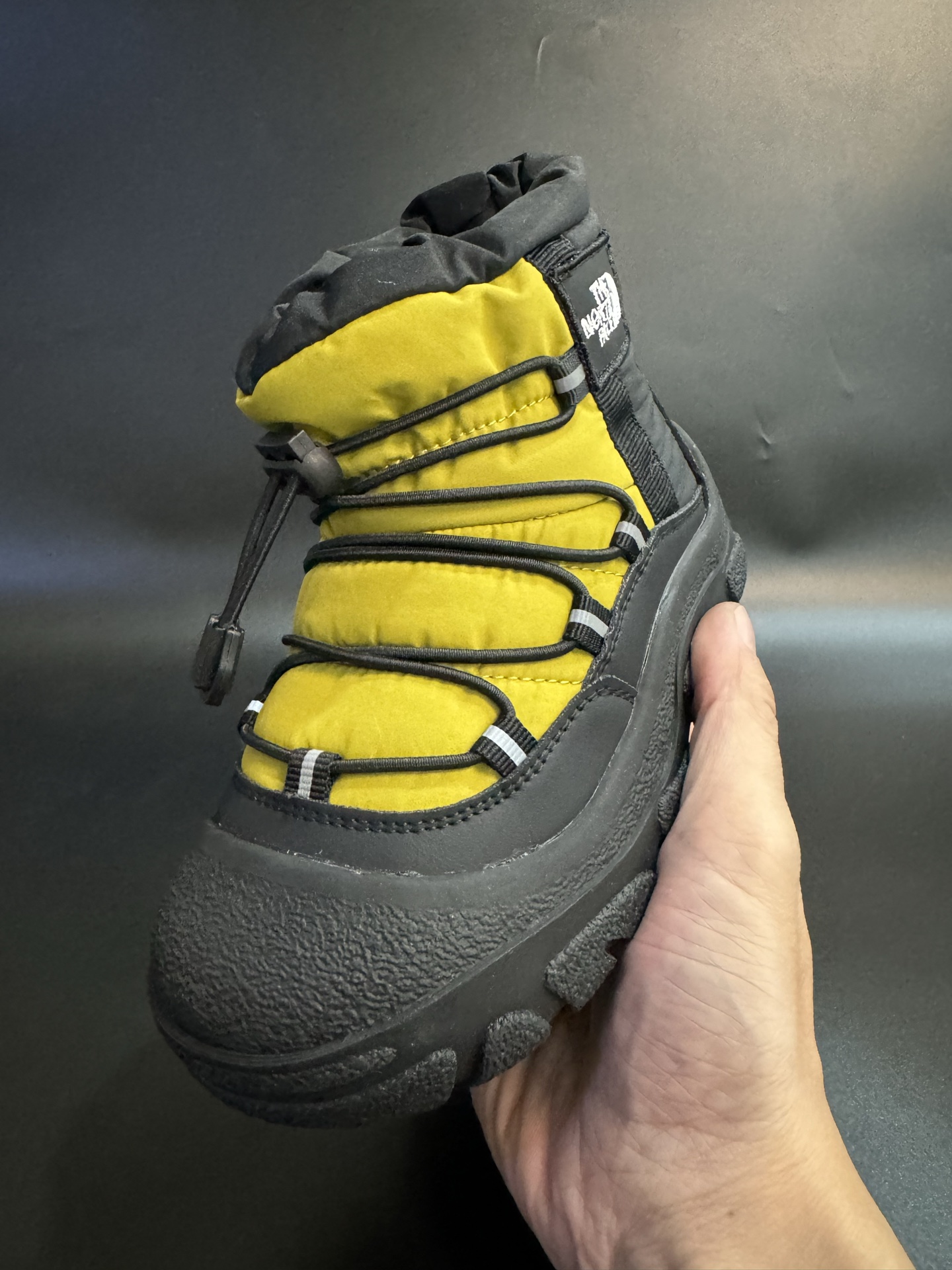 图片[3]-北面羽绒面料皮毛一体防风防水儿童雪地靴加厚防滑保暖大棉鞋户外儿童雪地靴 尺码：26-37码 采用防水布面料 保暖又舒适☁️ 松紧扣设计，穿脱简便 橡胶耐磨防滑大底，脚感不言而喻✔️ 👍真的洋气到爆❕极简舒适，软软绵绵蓄热御寒，保暖又可爱。一个精致的小宝贝，满满的慵懒感在寒冷的冬天让人眼前一亮-选品中心