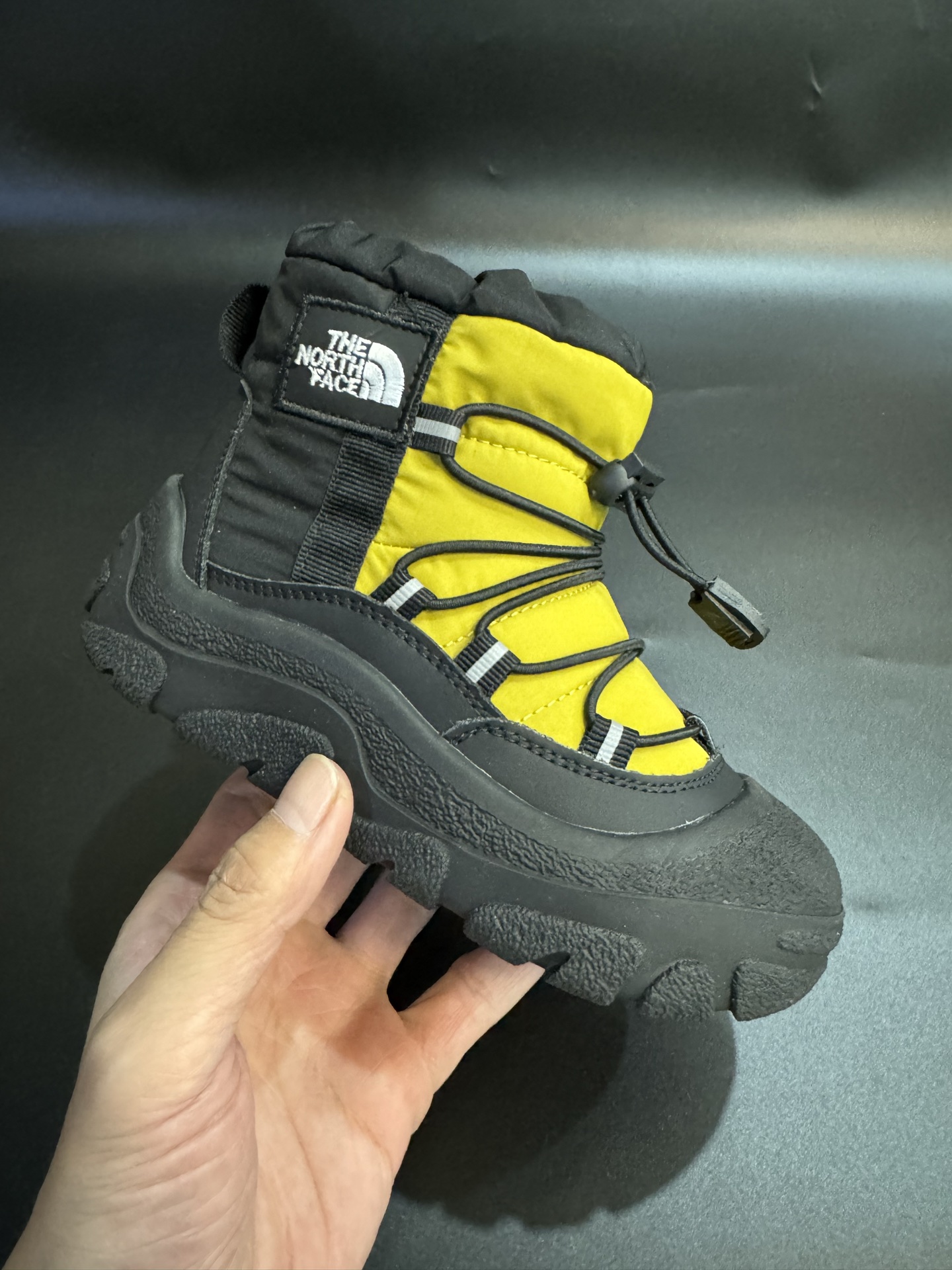 NO:583741,North Face Down Fabric Fur Integrated Windproof and Waterproof Children's Snow Boots Thickened Non-Slip Warm Large Cotton Shoes Outdoor Children's Snow Boots Size 26-37 Made of waterproof fabric, warm and comfortable Elastic buckle design, easy to put on and take off Rubber wear-resistant and non-slip outsole, the foot feel is self-evident  It’s really fashionable, minimalist and comfortable, soft and soft to store heat against the cold, warm and cute. A delicate little baby, full of laziness that makes people shine in the cold winter., snow boots, The North Face, boots, down jacket,19860909北面羽绒面料皮毛一体防风防水儿童雪地靴加厚防滑保暖大棉鞋户外儿童雪地靴 SIZE26-37码 采用防水布面料 保暖又舒适 松紧扣设计,穿脱简便 橡胶耐磨防滑大底,脚感不言而喻 真的洋气到爆极简舒适,软软绵绵蓄热御寒,保暖又可爱.一个精致的小宝贝,满满的慵懒感在寒冷的冬天让人眼前一亮 .,雪地靴,The North Face,boots,down jacket,,Children's