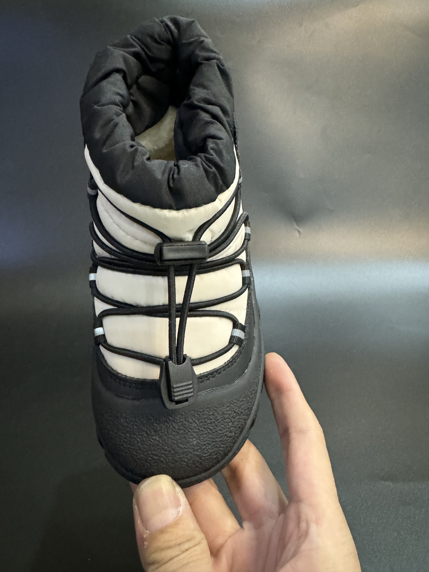 图片[5]-北面羽绒面料皮毛一体防风防水儿童雪地靴加厚防滑保暖大棉鞋户外儿童雪地靴 尺码：26-37码 采用防水布面料 保暖又舒适☁️ 松紧扣设计，穿脱简便 橡胶耐磨防滑大底，脚感不言而喻✔️ 👍真的洋气到爆❕极简舒适，软软绵绵蓄热御寒，保暖又可爱。一个精致的小宝贝，满满的慵懒感在寒冷的冬天让人眼前一亮 .-选品中心