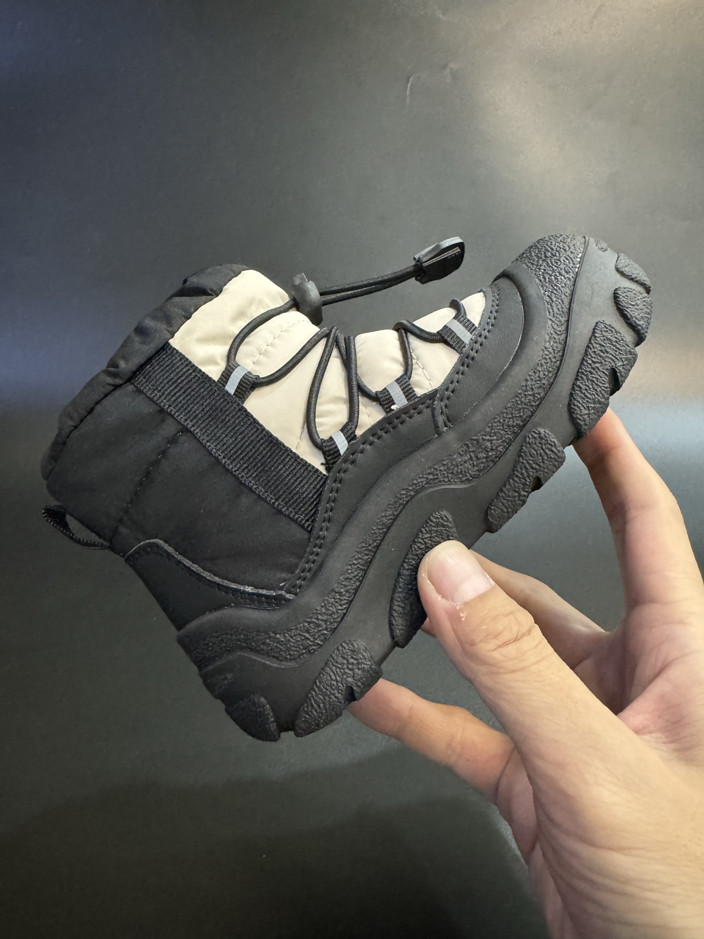 图片[4]-北面羽绒面料皮毛一体防风防水儿童雪地靴加厚防滑保暖大棉鞋户外儿童雪地靴 尺码：26-37码 采用防水布面料 保暖又舒适☁️ 松紧扣设计，穿脱简便 橡胶耐磨防滑大底，脚感不言而喻✔️ 👍真的洋气到爆❕极简舒适，软软绵绵蓄热御寒，保暖又可爱。一个精致的小宝贝，满满的慵懒感在寒冷的冬天让人眼前一亮 .-选品中心