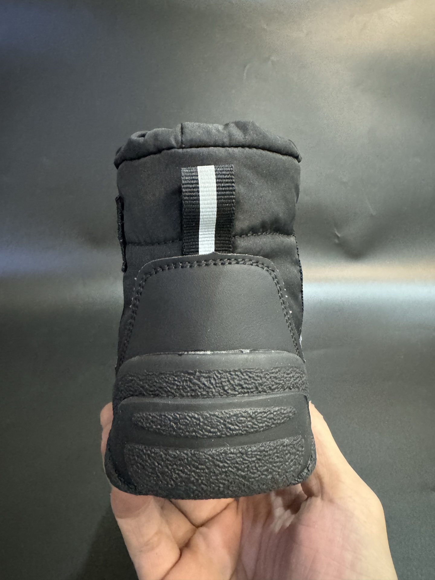 图片[6]-北面羽绒面料皮毛一体防风防水儿童雪地靴加厚防滑保暖大棉鞋户外儿童雪地靴 尺码：26-37码 采用防水布面料 保暖又舒适☁️ 松紧扣设计，穿脱简便 橡胶耐磨防滑大底，脚感不言而喻✔️ 👍真的洋气到爆❕极简舒适，软软绵绵蓄热御寒，保暖又可爱。一个精致的小宝贝，满满的慵懒感在寒冷的冬天让人眼前一亮-选品中心