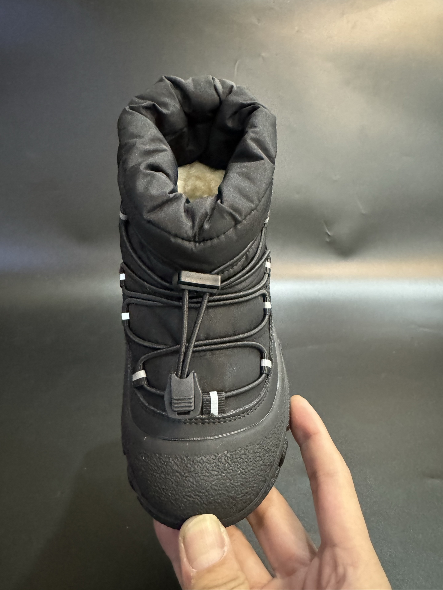 图片[5]-北面羽绒面料皮毛一体防风防水儿童雪地靴加厚防滑保暖大棉鞋户外儿童雪地靴 尺码：26-37码 采用防水布面料 保暖又舒适☁️ 松紧扣设计，穿脱简便 橡胶耐磨防滑大底，脚感不言而喻✔️ 👍真的洋气到爆❕极简舒适，软软绵绵蓄热御寒，保暖又可爱。一个精致的小宝贝，满满的慵懒感在寒冷的冬天让人眼前一亮-选品中心