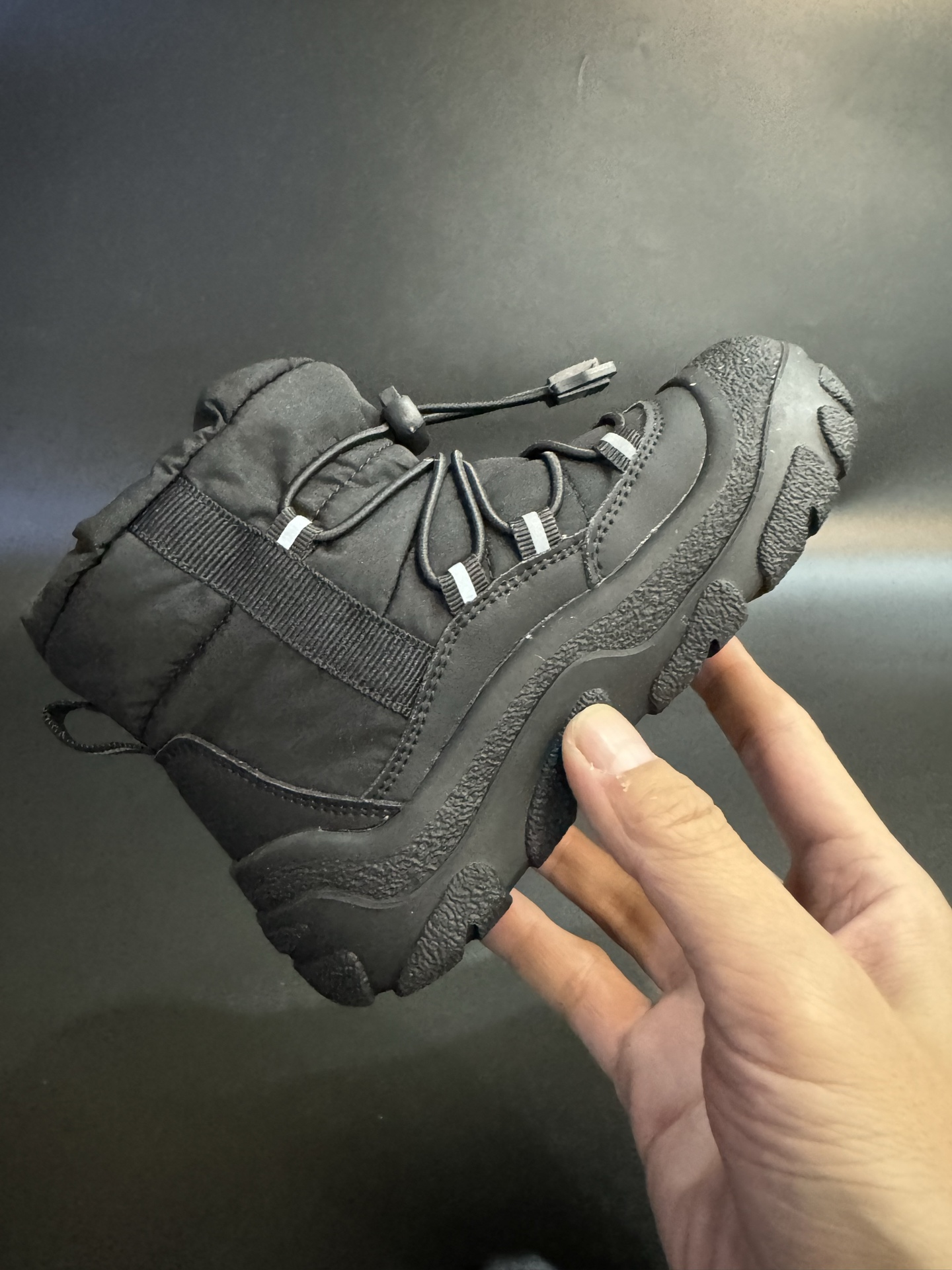 图片[4]-北面羽绒面料皮毛一体防风防水儿童雪地靴加厚防滑保暖大棉鞋户外儿童雪地靴 尺码：26-37码 采用防水布面料 保暖又舒适☁️ 松紧扣设计，穿脱简便 橡胶耐磨防滑大底，脚感不言而喻✔️ 👍真的洋气到爆❕极简舒适，软软绵绵蓄热御寒，保暖又可爱。一个精致的小宝贝，满满的慵懒感在寒冷的冬天让人眼前一亮-选品中心