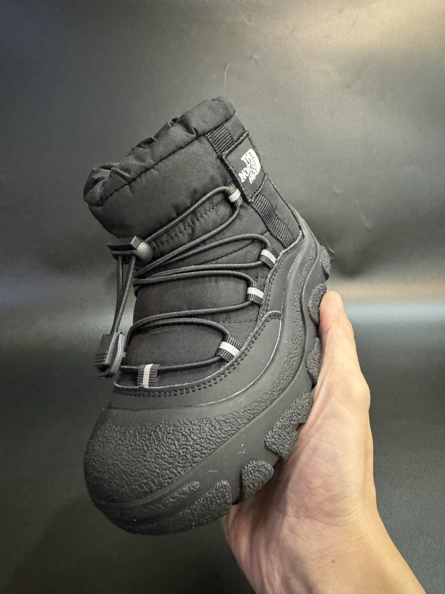 图片[3]-北面羽绒面料皮毛一体防风防水儿童雪地靴加厚防滑保暖大棉鞋户外儿童雪地靴 尺码：26-37码 采用防水布面料 保暖又舒适☁️ 松紧扣设计，穿脱简便 橡胶耐磨防滑大底，脚感不言而喻✔️ 👍真的洋气到爆❕极简舒适，软软绵绵蓄热御寒，保暖又可爱。一个精致的小宝贝，满满的慵懒感在寒冷的冬天让人眼前一亮-选品中心