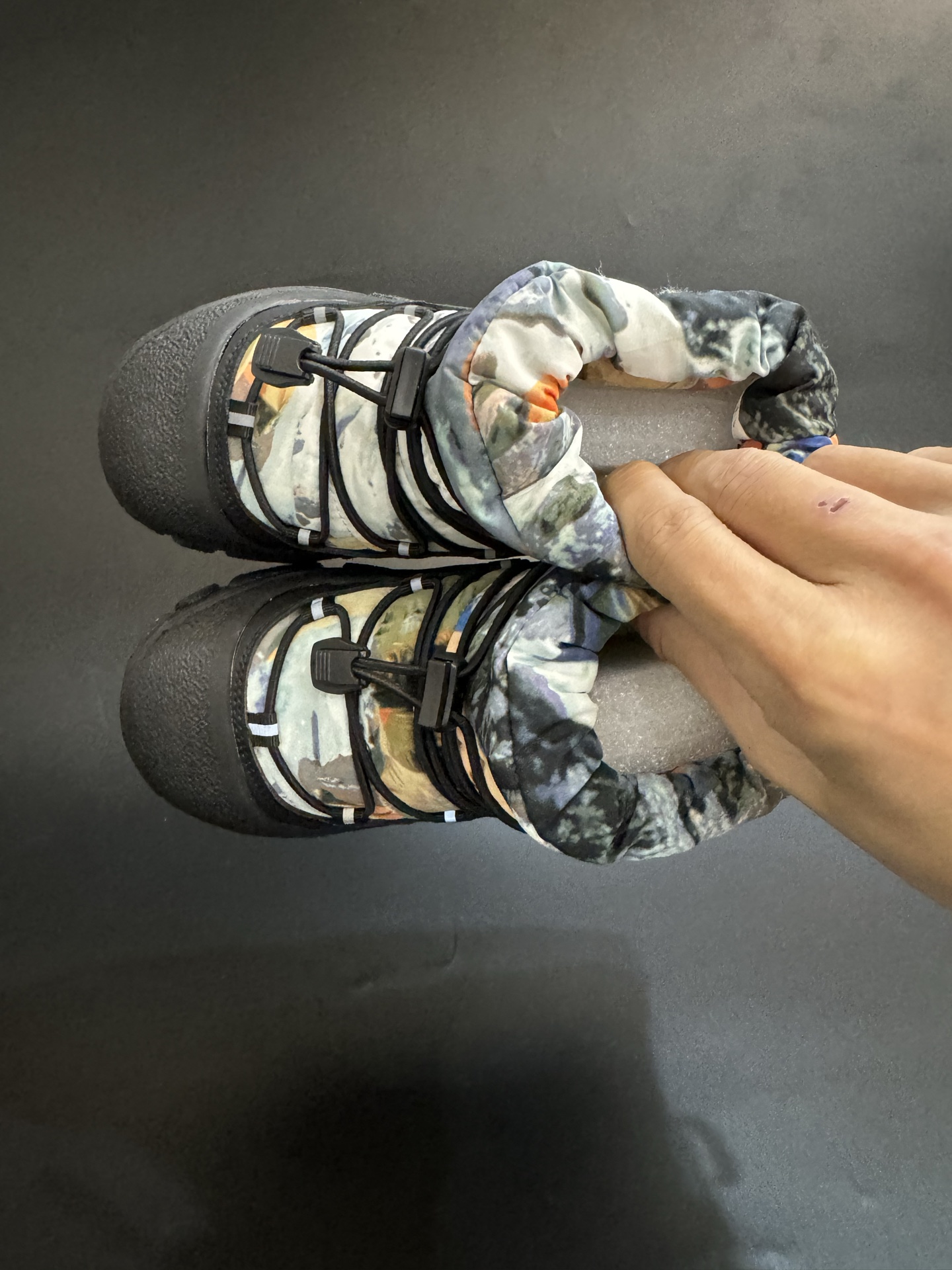 图片[7]-新色出货 北面羽绒面料皮毛一体防风防水儿童雪地靴加厚防滑保暖大棉鞋户外儿童雪地靴 尺码：26-37码 采用防水布面料 保暖又舒适☁️ 松紧扣设计，穿脱简便 橡胶耐磨防滑大底，脚感不言而喻✔️ 👍真的洋气到爆❕极简舒适，软软绵绵蓄热御寒，保暖又可爱。一个精致的小宝贝，满满的慵懒感在寒冷的冬天让人眼前一亮 .-选品中心