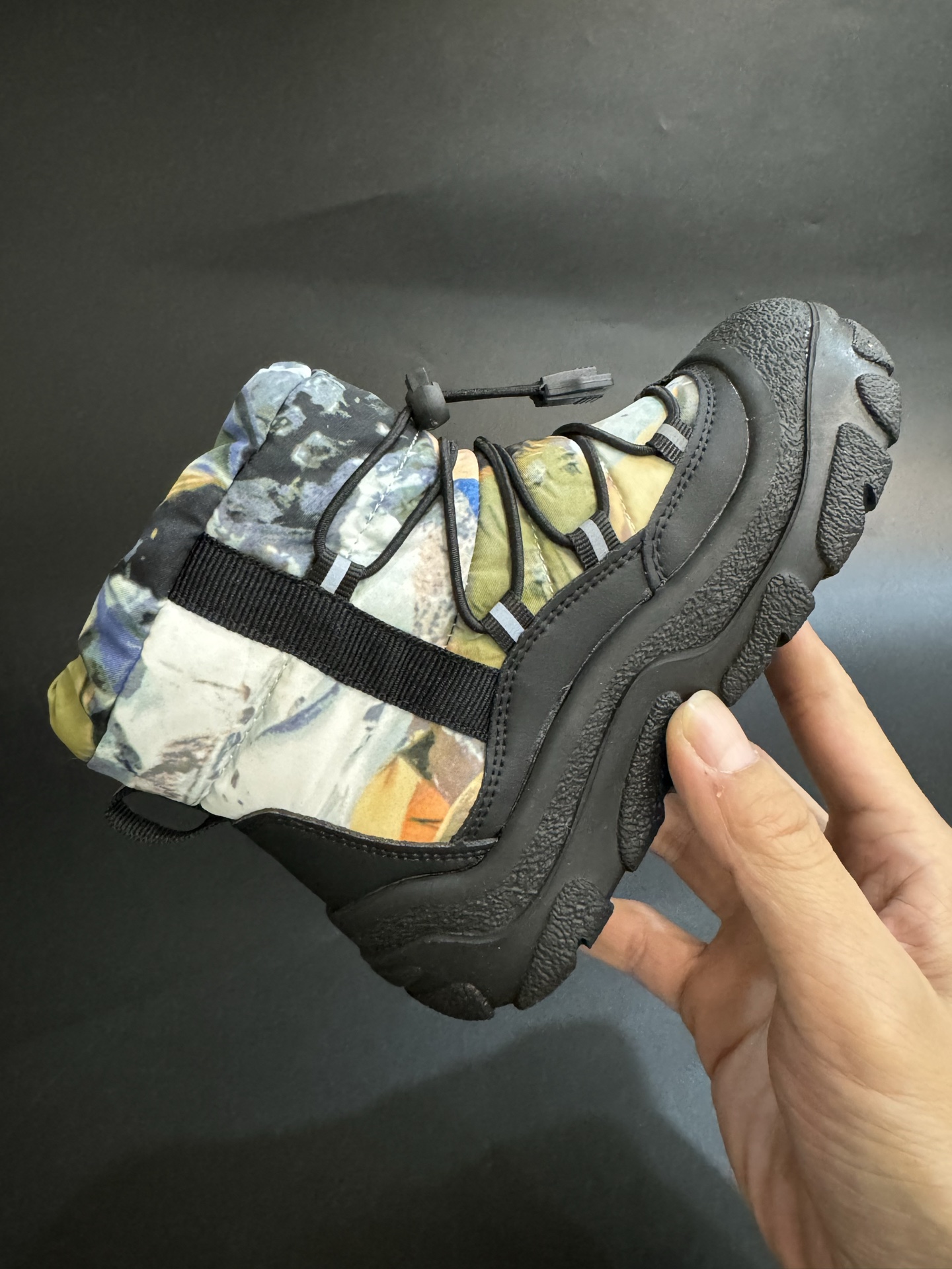 图片[4]-新色出货 北面羽绒面料皮毛一体防风防水儿童雪地靴加厚防滑保暖大棉鞋户外儿童雪地靴 尺码：26-37码 采用防水布面料 保暖又舒适☁️ 松紧扣设计，穿脱简便 橡胶耐磨防滑大底，脚感不言而喻✔️ 👍真的洋气到爆❕极简舒适，软软绵绵蓄热御寒，保暖又可爱。一个精致的小宝贝，满满的慵懒感在寒冷的冬天让人眼前一亮 .-选品中心