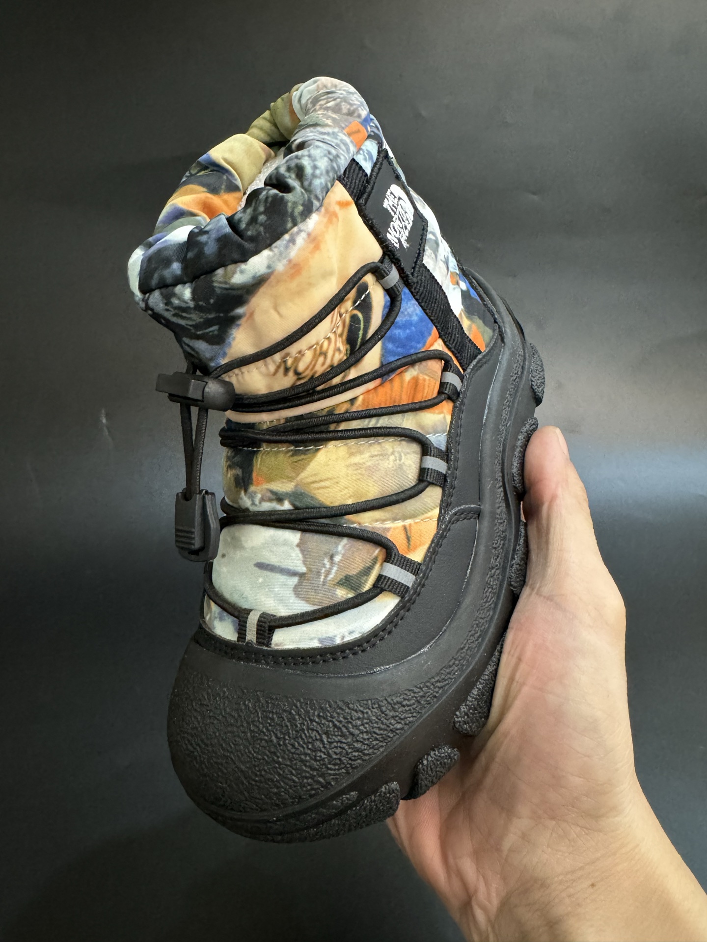 图片[3]-新色出货 北面羽绒面料皮毛一体防风防水儿童雪地靴加厚防滑保暖大棉鞋户外儿童雪地靴 尺码：26-37码 采用防水布面料 保暖又舒适☁️ 松紧扣设计，穿脱简便 橡胶耐磨防滑大底，脚感不言而喻✔️ 👍真的洋气到爆❕极简舒适，软软绵绵蓄热御寒，保暖又可爱。一个精致的小宝贝，满满的慵懒感在寒冷的冬天让人眼前一亮 .-选品中心