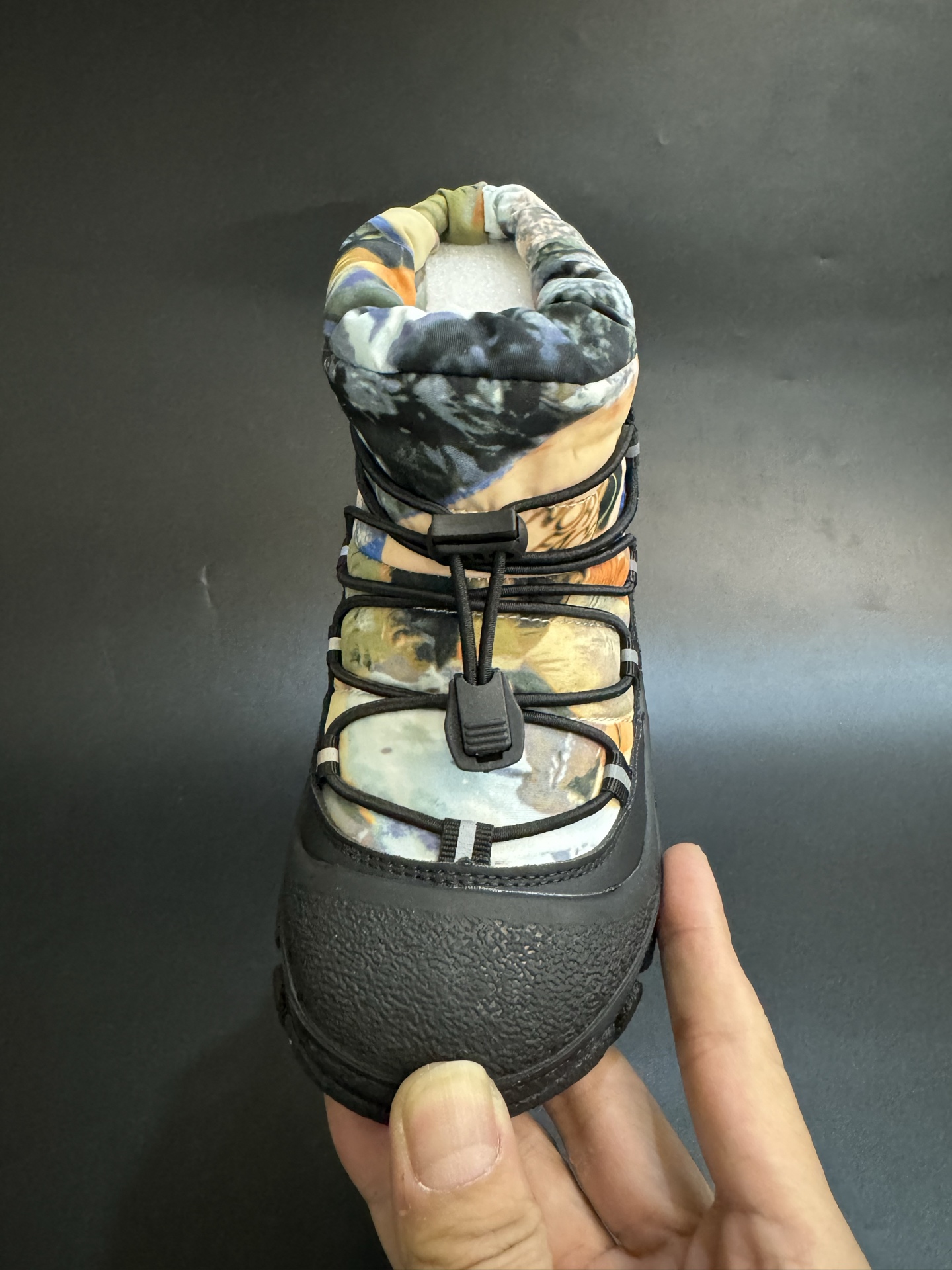 图片[5]-新色出货 北面羽绒面料皮毛一体防风防水儿童雪地靴加厚防滑保暖大棉鞋户外儿童雪地靴 尺码：26-37码 采用防水布面料 保暖又舒适☁️ 松紧扣设计，穿脱简便 橡胶耐磨防滑大底，脚感不言而喻✔️ 👍真的洋气到爆❕极简舒适，软软绵绵蓄热御寒，保暖又可爱。一个精致的小宝贝，满满的慵懒感在寒冷的冬天让人眼前一亮 .-选品中心