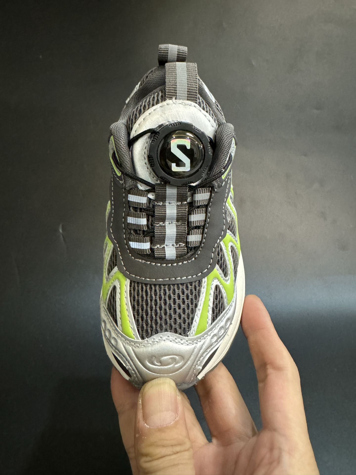 图片[6]-萨络蒙XT-WHISPER旋钮扣童鞋 白敬亭同款网红款儿童休闲户外越野机能运动跑步鞋尺码：26-37码。 经典萨洛蒙系列🔥 精致锁扣设计，穿脱方便✌🏻 优质面料拼接☁️质感满满💯 橡胶耐磨防滑大底，脚感不言而喻✔️-选品中心