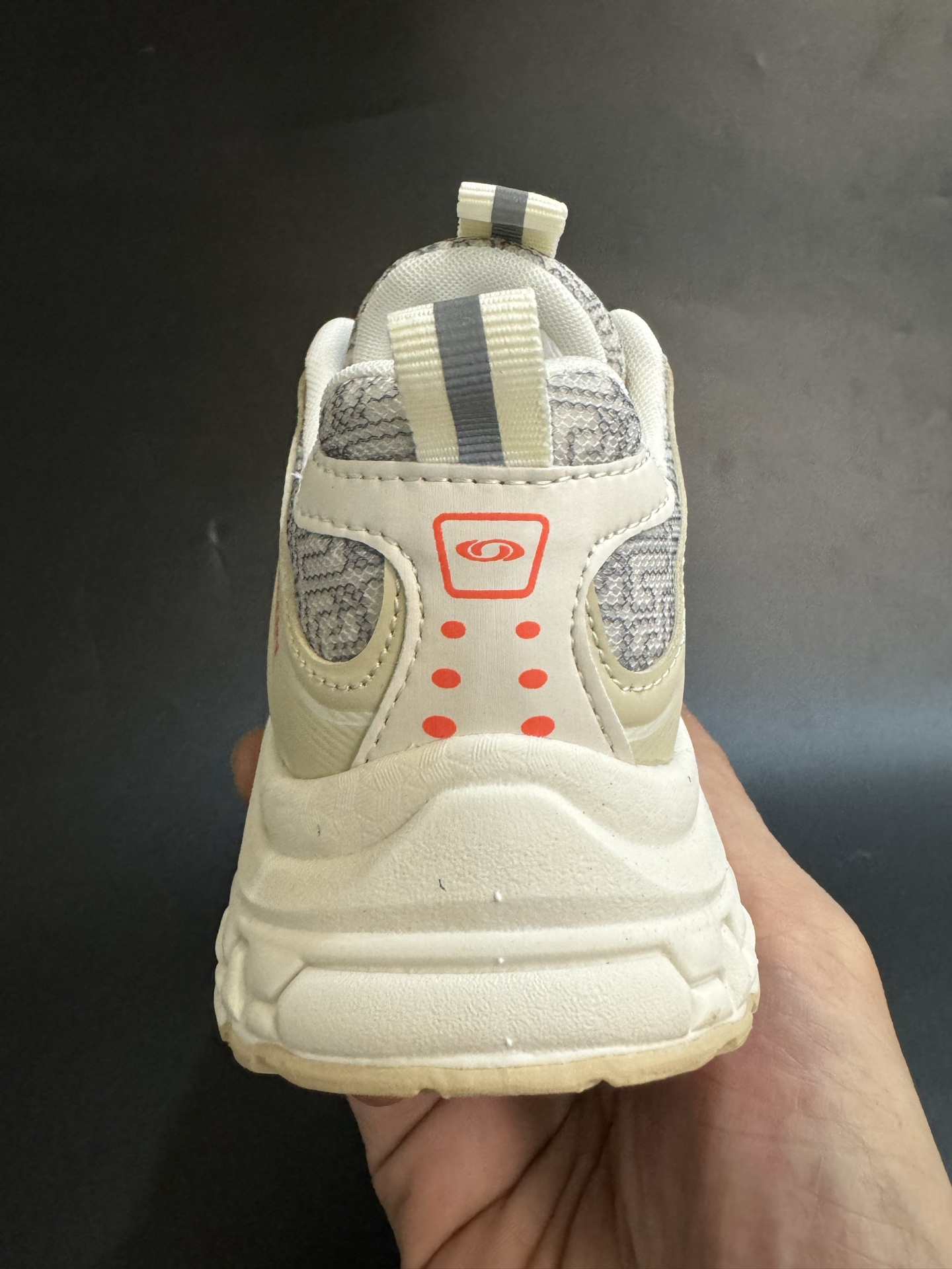 图片[7]-萨络蒙XT-WHISPER旋钮扣童鞋 白敬亭同款网红款儿童休闲户外越野机能运动跑步鞋尺码：26-37码 经典萨洛蒙系列🔥。 精致锁扣设计，穿脱方便✌🏻 优质面料拼接☁️质感满满💯 橡胶耐磨防滑大底，脚感不言而喻✔️-选品中心