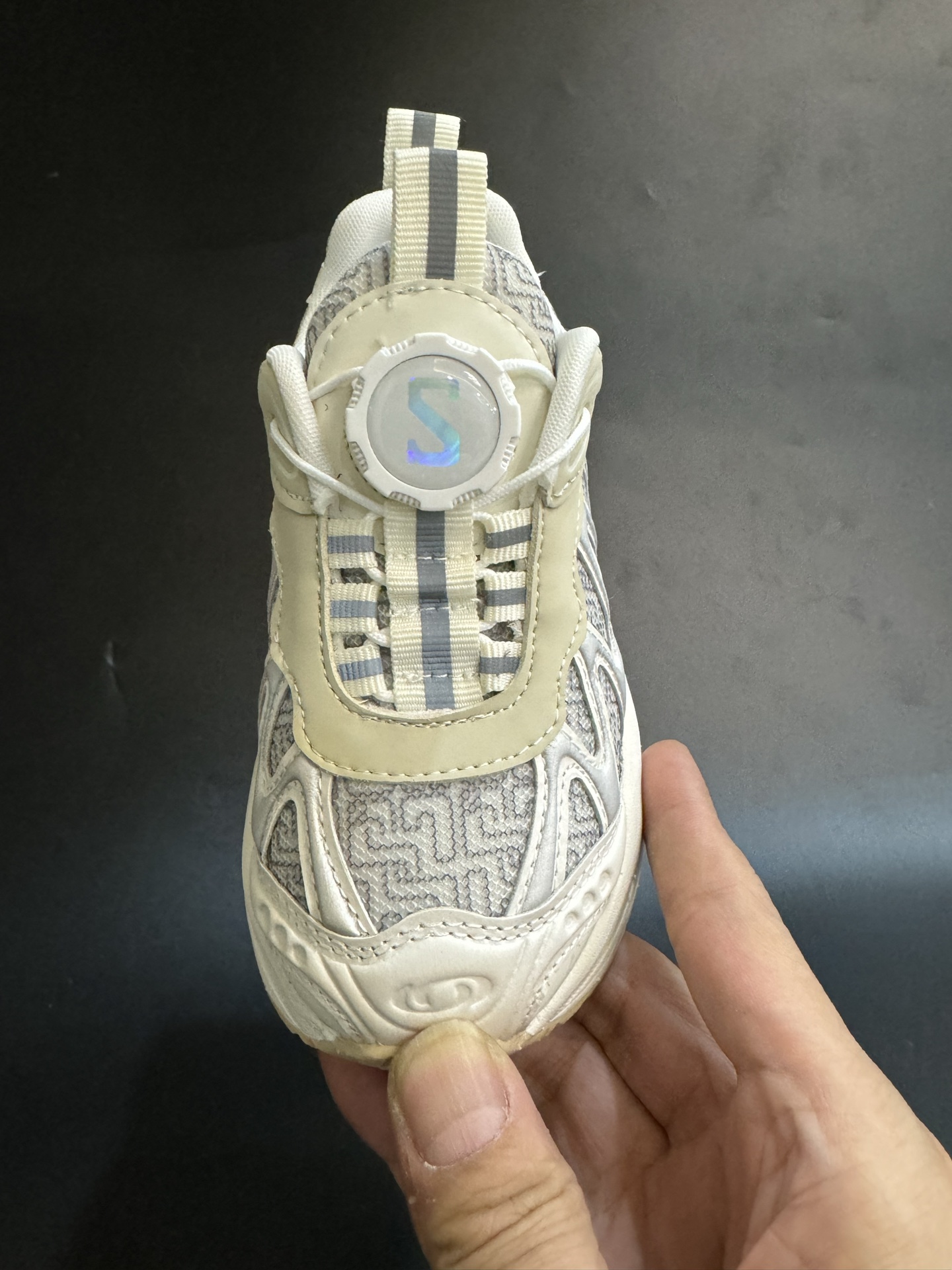 图片[6]-萨络蒙XT-WHISPER旋钮扣童鞋 白敬亭同款网红款儿童休闲户外越野机能运动跑步鞋尺码：26-37码 经典萨洛蒙系列🔥。 精致锁扣设计，穿脱方便✌🏻 优质面料拼接☁️质感满满💯 橡胶耐磨防滑大底，脚感不言而喻✔️-选品中心