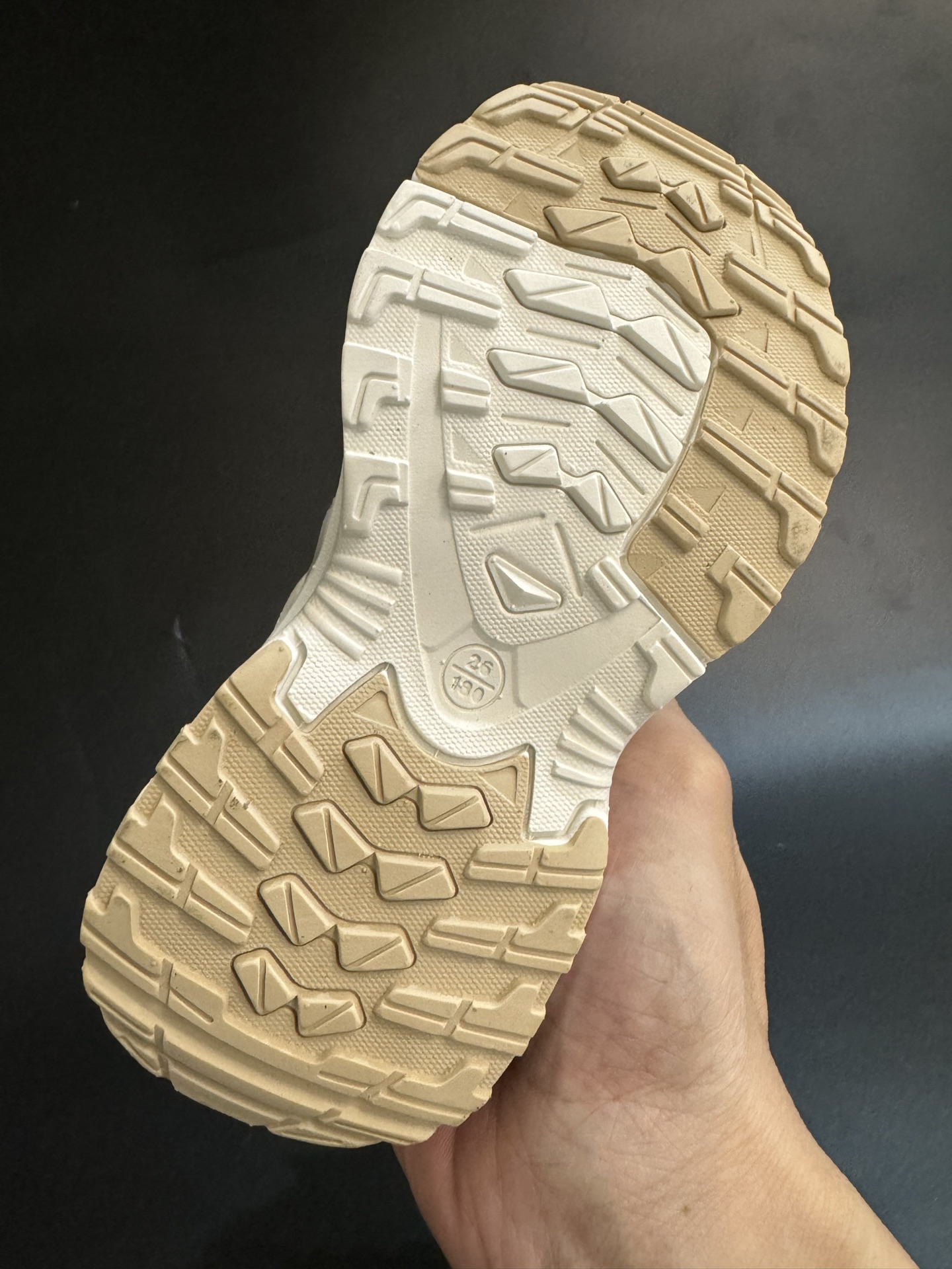 图片[8]-萨络蒙XT-WHISPER旋钮扣童鞋 白敬亭同款网红款儿童休闲户外越野机能运动跑步鞋尺码：26-37码 经典萨洛蒙系列🔥。 精致锁扣设计，穿脱方便✌🏻 优质面料拼接☁️质感满满💯 橡胶耐磨防滑大底，脚感不言而喻✔️-选品中心