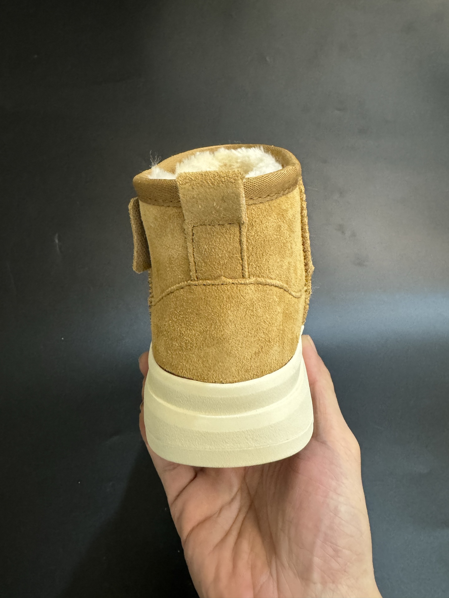 图片[7]-UGG王一博同款儿童中帮雪地靴 尺码25—35 经典UGG明星款式❤️ 低帮款式设计，保暖防风☁️ 羊毛一体系列，质感满满💯 橡胶耐磨防滑大底，脚感超赞👍🏻-选品中心