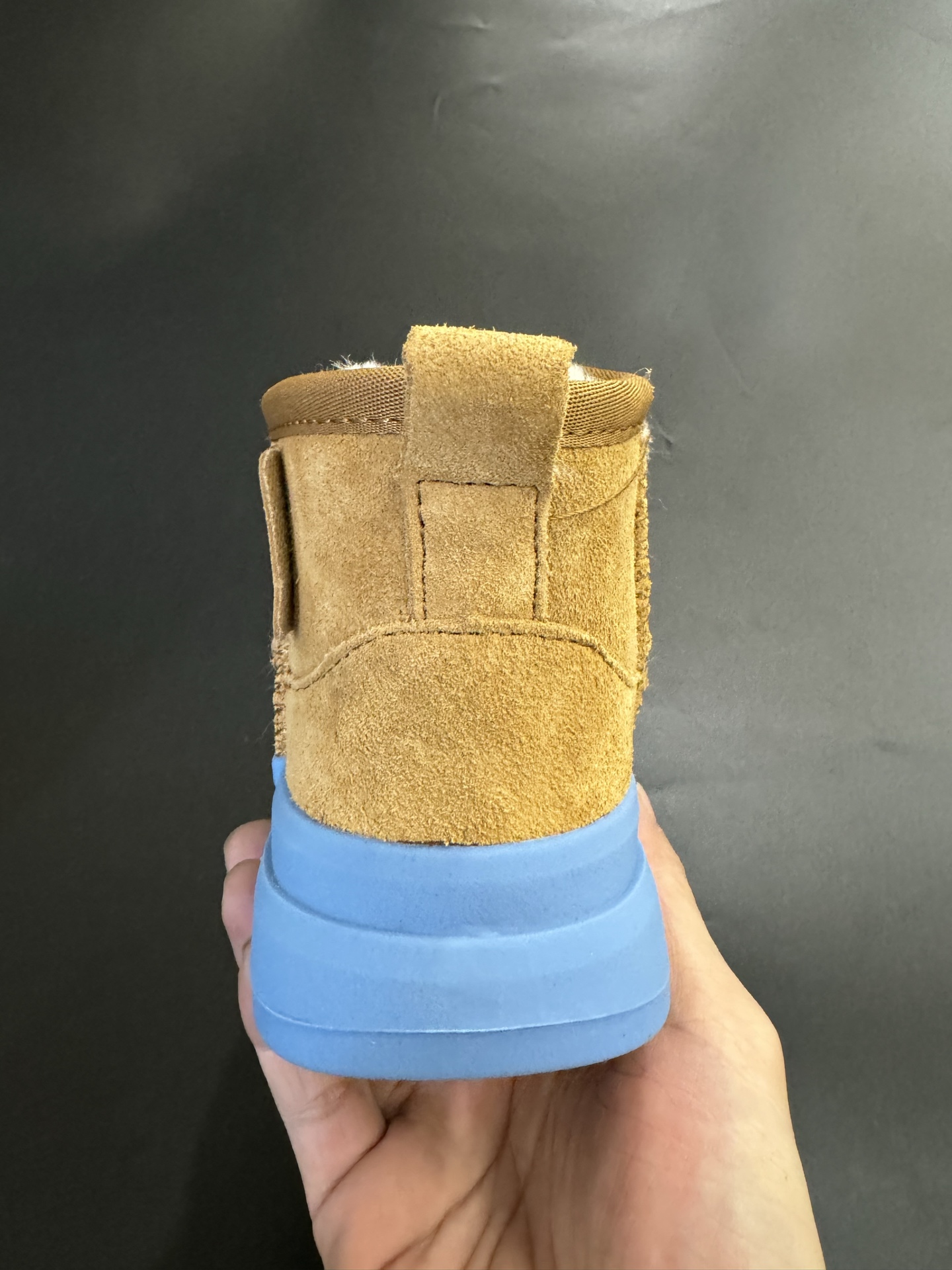 图片[7]-UGG王一博同款儿童中帮雪地靴 尺码25—35 经典UGG明星款式❤️ 低帮款式设计，保暖防风☁️ 羊毛一体系列，质感满满💯 橡胶耐磨防滑大底，脚感超赞👍🏻-选品中心