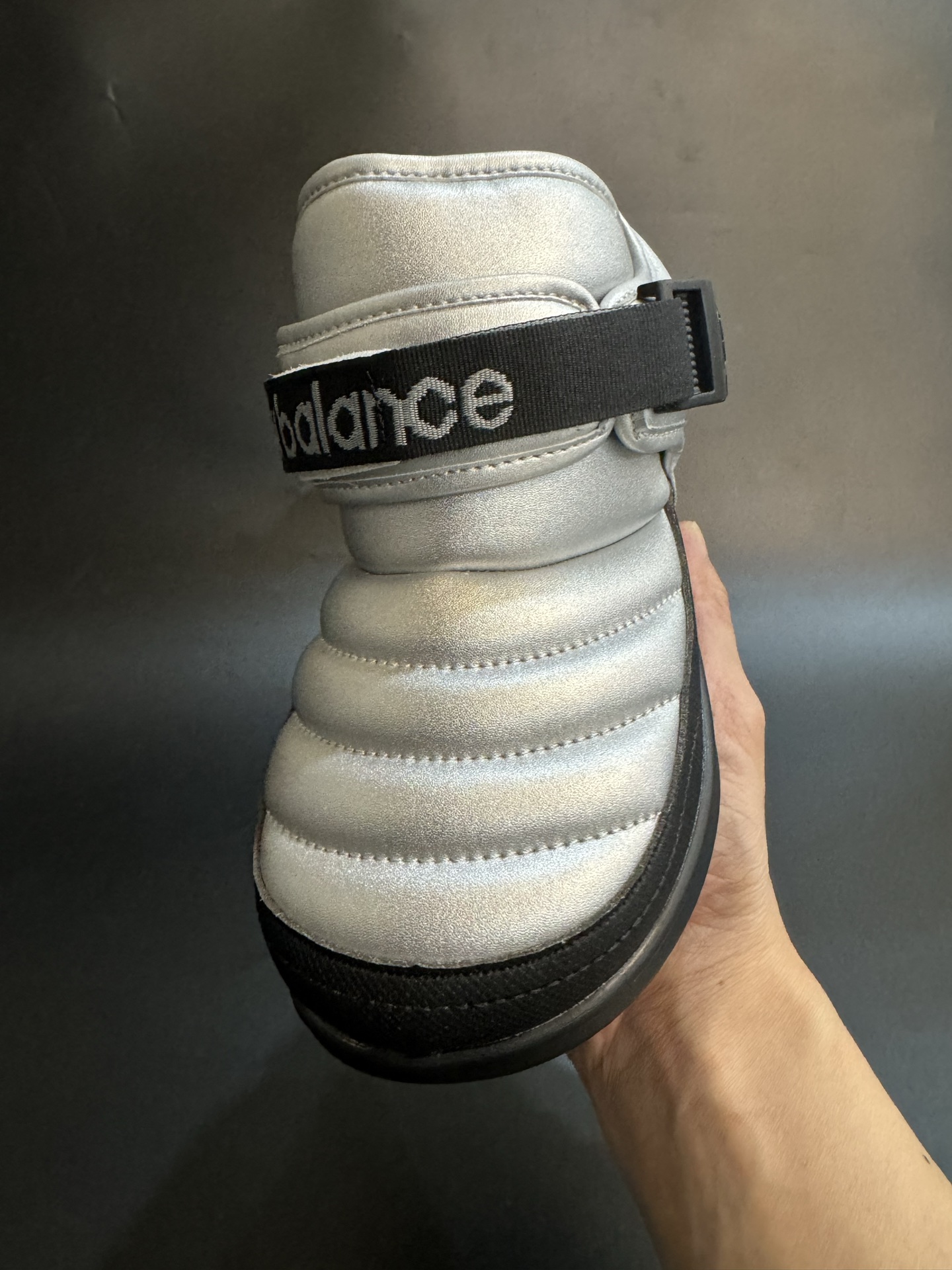 图片[4]-新色加绒NB中帮卡扣防风儿童雪地靴 尺码：24-39码 加绒款NB中帮系列❄️ 内里加绒，保暖又舒适☁️ 卡扣设计，穿脱超方便✌🏻 耐磨防滑大底，脚感超赞👍🏻-选品中心