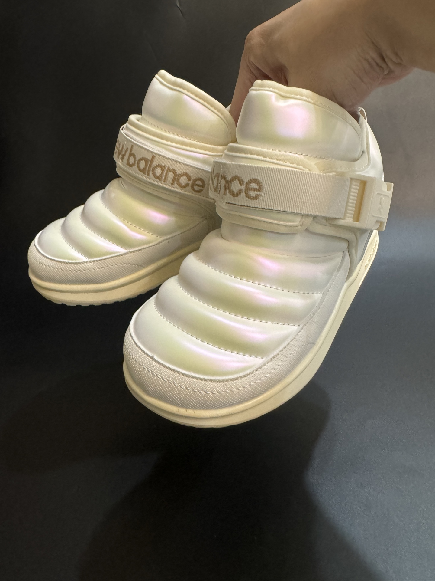 NO:583756,New color plus velvet NB mid-top buckle windproof children's snow boots SIZE24-39 size velvet NB mid-top series velvet lining, warm and comfortable buckle design, super easy to put on and take off Wear-resistant and non-slip outsole, great foot feel, snow boots, boots,19860909新色加绒NB中帮卡扣防风儿童雪地靴 SIZE24-39码 加绒款NB中帮系列 内里加绒,保暖又舒适 卡扣设计,穿脱超方便 耐磨防滑大底,脚感超赞,雪地靴,boots,,Children's