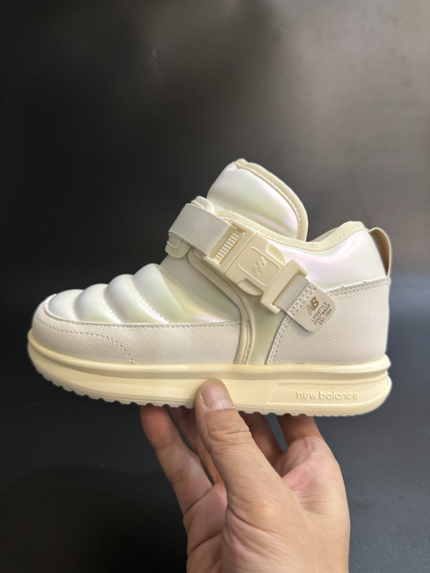 图片[3]-新色加绒NB中帮卡扣防风儿童雪地靴 尺码：24-39码 加绒款NB中帮系列❄️ 内里加绒，保暖又舒适☁️ 卡扣设计，穿脱超方便✌🏻 耐磨防滑大底，脚感超赞👍🏻-选品中心