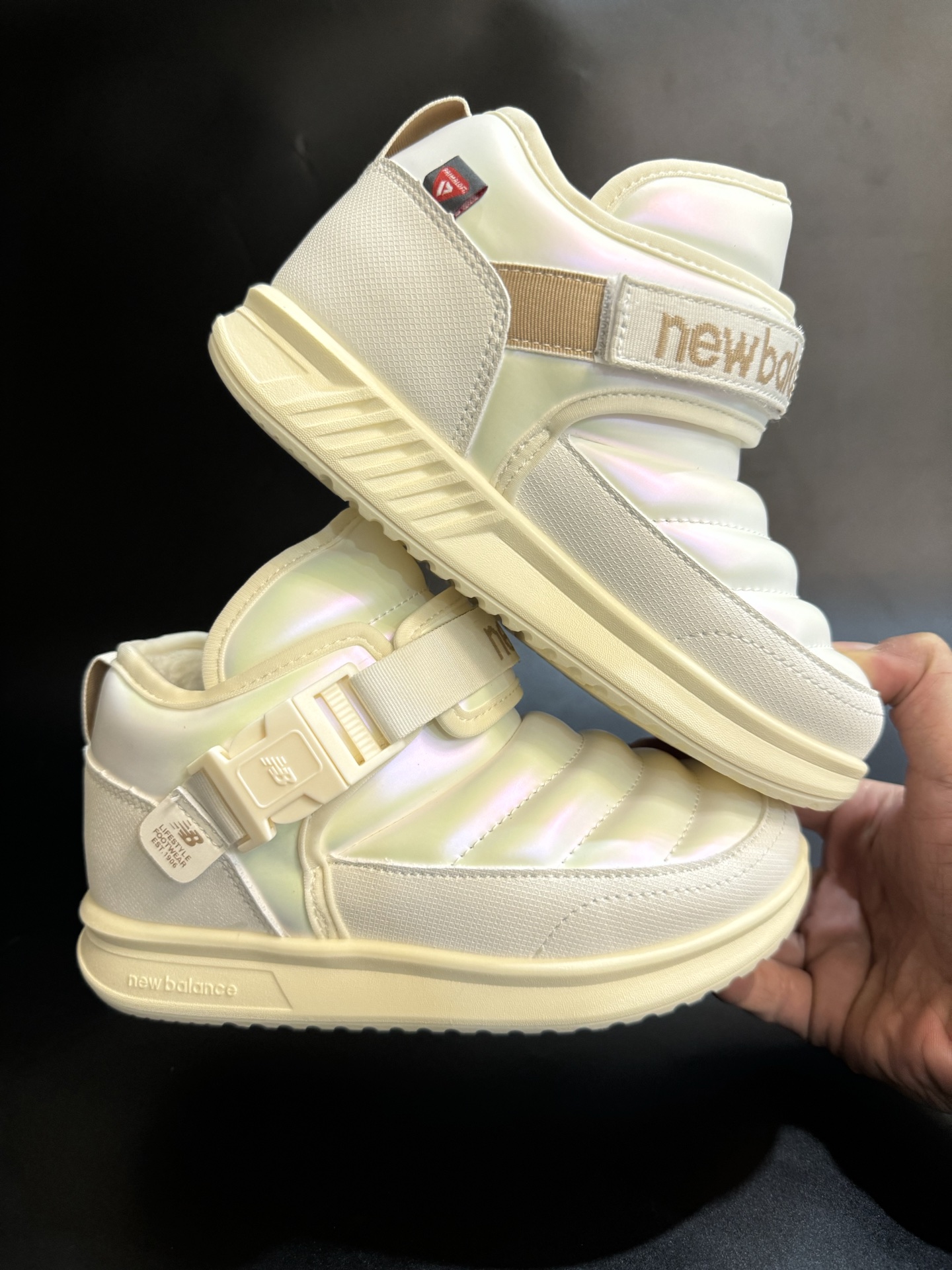 图片[9]-新色加绒NB中帮卡扣防风儿童雪地靴 尺码：24-39码 加绒款NB中帮系列❄️ 内里加绒，保暖又舒适☁️ 卡扣设计，穿脱超方便✌🏻 耐磨防滑大底，脚感超赞👍🏻-选品中心