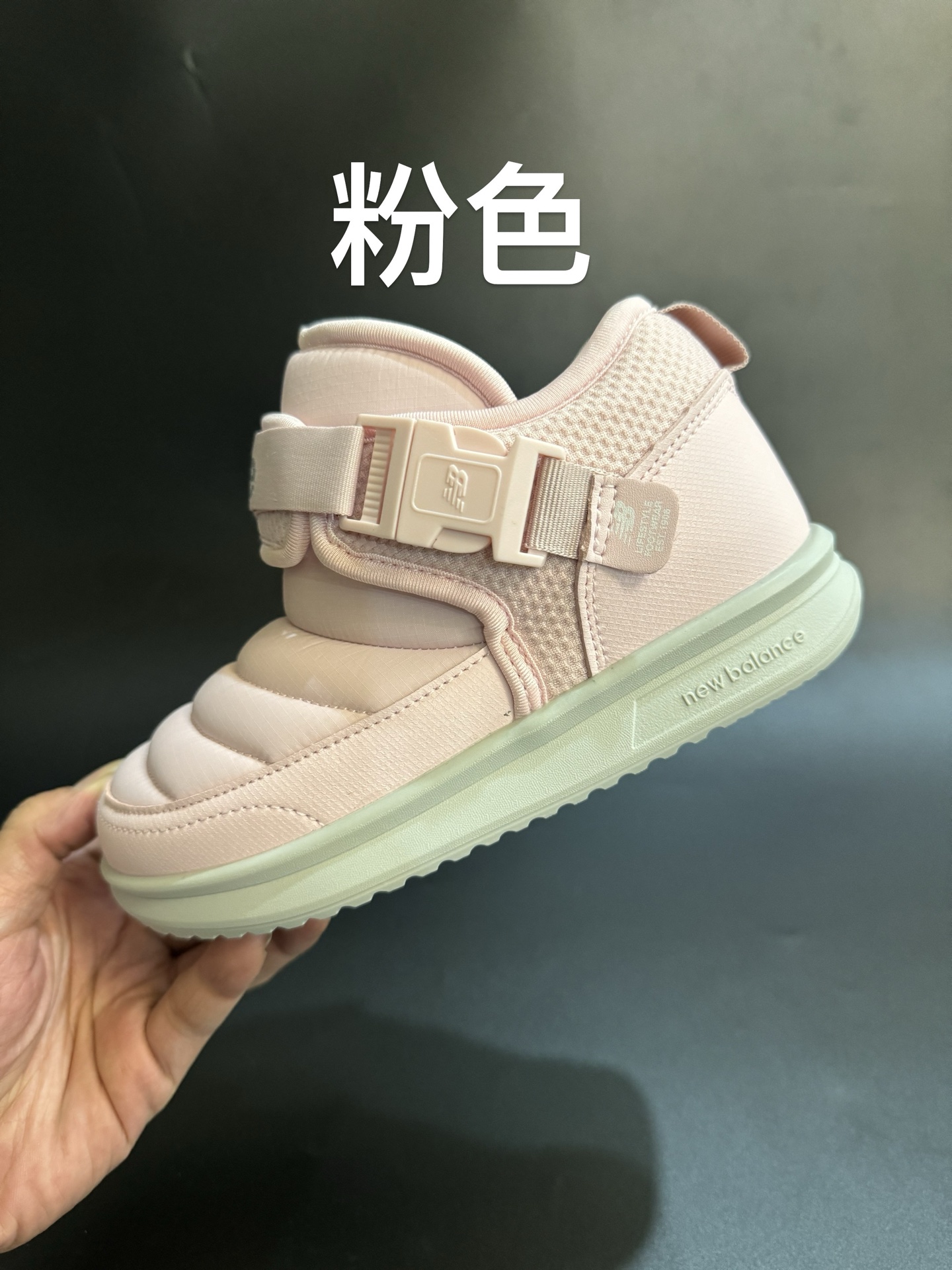 图片[6]-放 加绒NB中帮卡扣防风儿童雪地靴 尺码：24-39码 加绒款NB中帮系列❄️ 内里加绒，保暖又舒适☁️ 卡扣设计，穿脱超方便✌🏻 耐磨防滑大底，脚感超赞👍🏻-选品中心