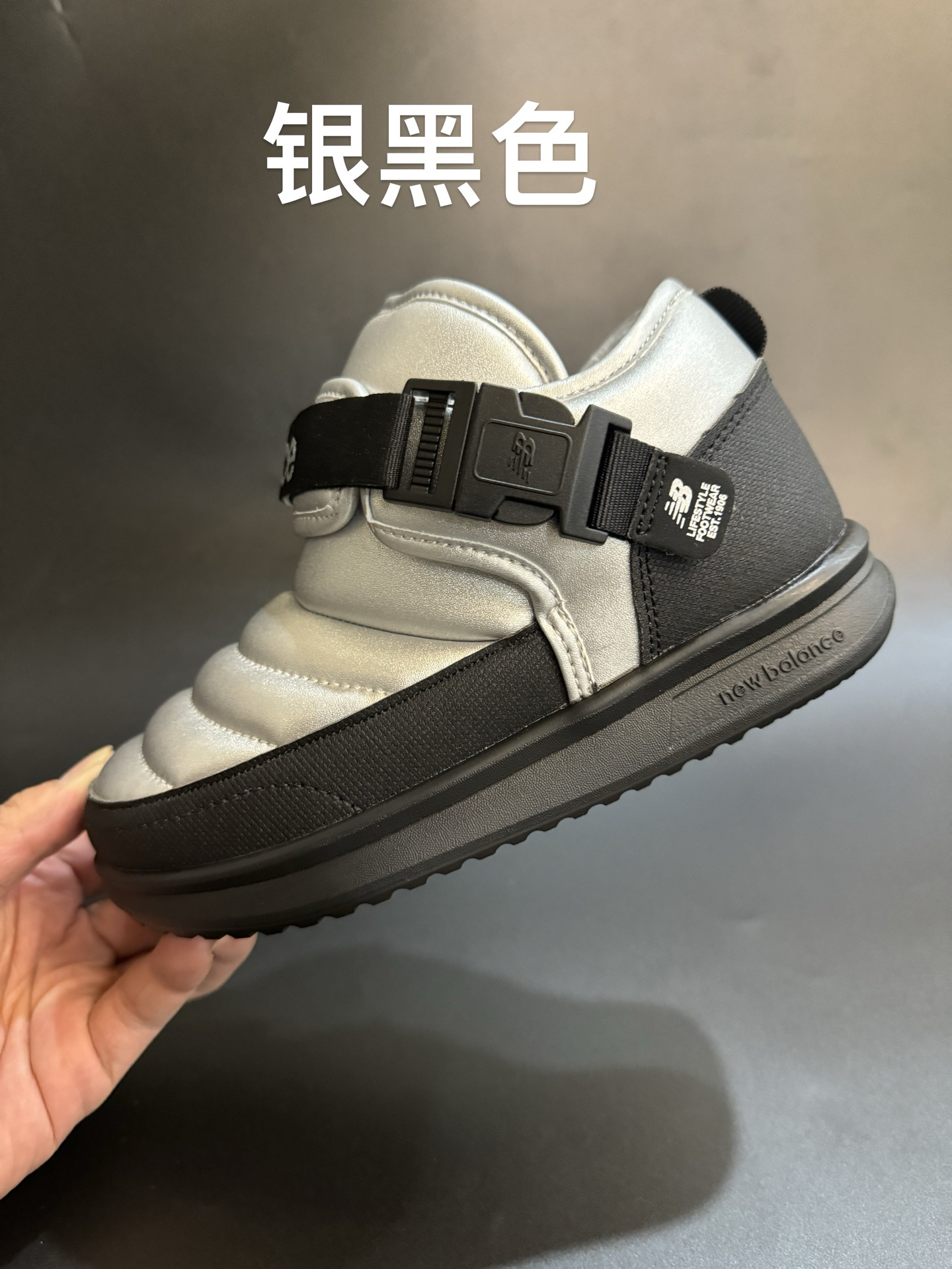 图片[4]-放 加绒NB中帮卡扣防风儿童雪地靴 尺码：24-39码 加绒款NB中帮系列❄️ 内里加绒，保暖又舒适☁️ 卡扣设计，穿脱超方便✌🏻 耐磨防滑大底，脚感超赞👍🏻-选品中心