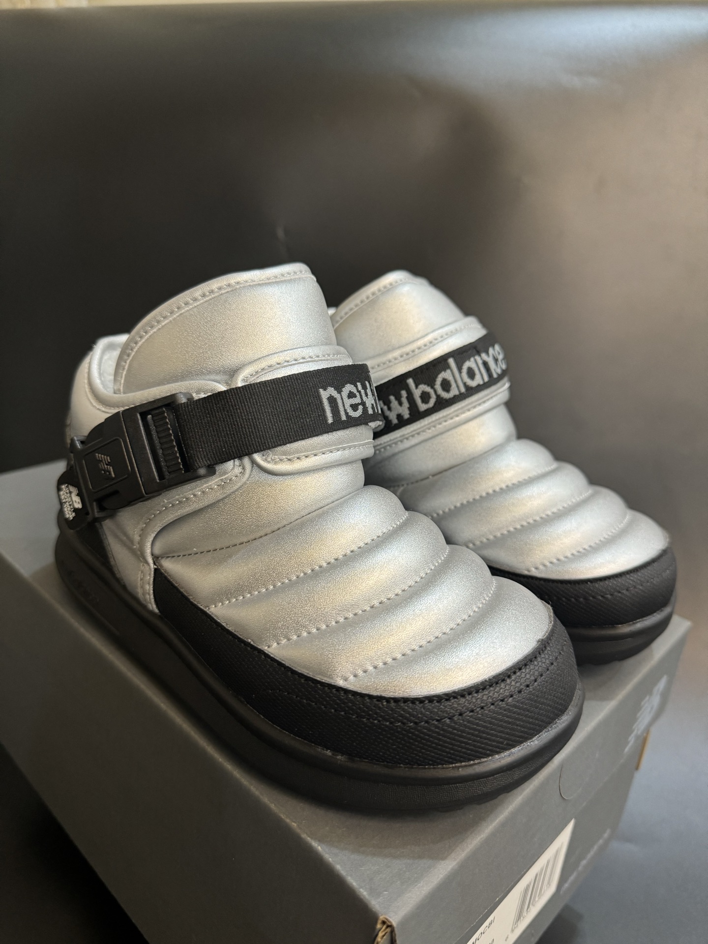 图片[6]-放 新色加绒NB中帮卡扣防风儿童雪地靴 尺码：24-39码 加绒款NB中帮系列❄️ 内里加绒，保暖又舒适☁️ 卡扣设计，穿脱超方便✌🏻 耐磨防滑大底，脚感超赞👍🏻-选品中心