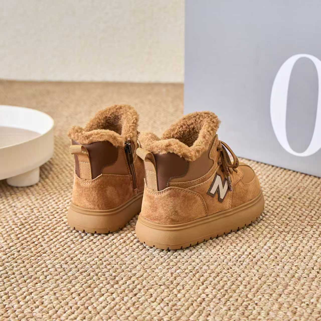 图片[3]-冬季新款NB高帮卡皮巴拉大头儿童雪地靴加绒加厚棉靴面包鞋 加绒NB高帮卡皮巴拉儿童雪地靴 尺码：26–37 加绒款NB高帮系列❄️ 内里加绒，保暖又舒适☁️ 侧拉链设计，穿脱超方便✌🏻 耐磨防滑大底，脚感超赞👍🏻-选品中心