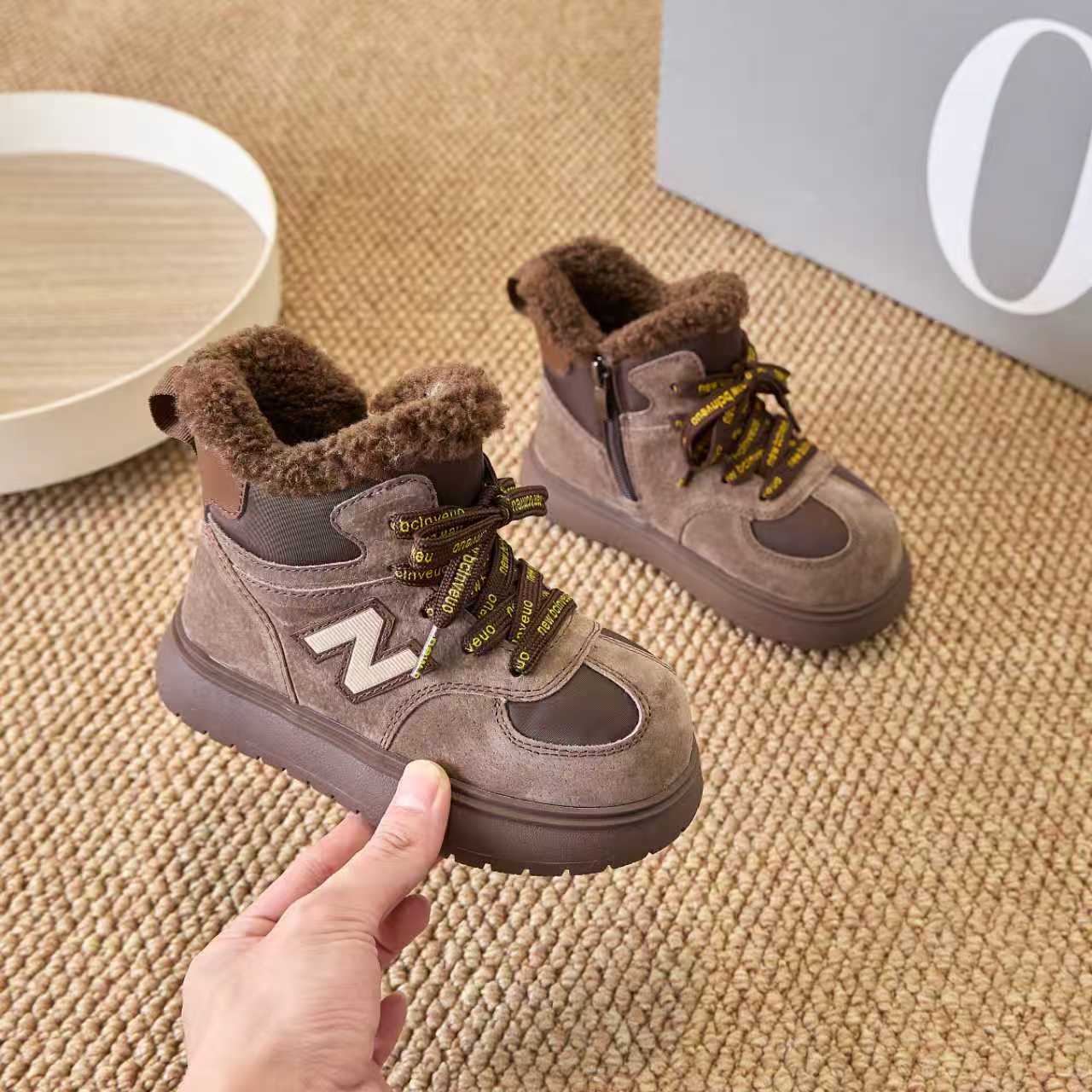 NO:583763,Winter new NB high-top capibara big-head children's snow boots plus velvet and thickened cotton boots bread shoes NB high-top capibara children's snow boots with velvet SIZE26–37 NB high-top series with velvet lining, warm and comfortable Side zipper design, super easy to put on and take off Wear-resistant and non-slip outsole, great foot feel, snow boots, boots,19860909冬季新款NB高帮卡皮巴拉大头儿童雪地靴加绒加厚棉靴面包鞋 加绒NB高帮卡皮巴拉儿童雪地靴 SIZE26–37 加绒款NB高帮系列 内里加绒,保暖又舒适 侧拉链设计,穿脱超方便 耐磨防滑大底,脚感超赞,雪地靴,boots,,Children's