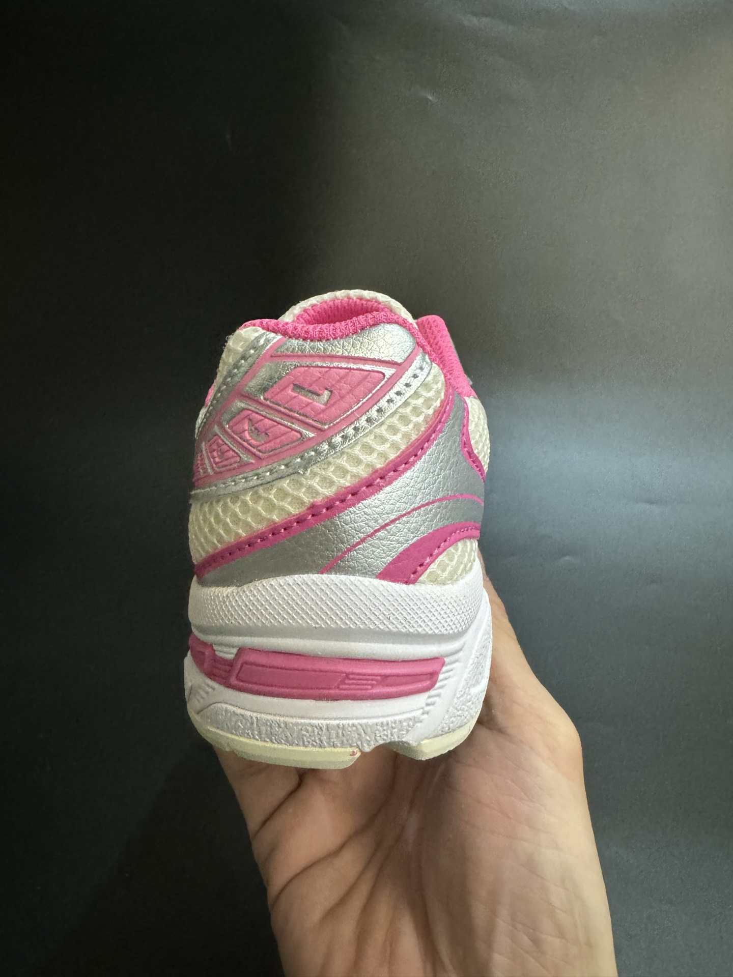 图片[7]-亚瑟士官网新款1130弹力松紧带儿童复古休闲运动鞋 尺码：26-37码 经典1130款式🆕 松紧带设计，穿脱方便✌🏻 网面拼接，质感满满💯 橡胶耐磨防滑大底，脚感超赞👍🏻-选品中心