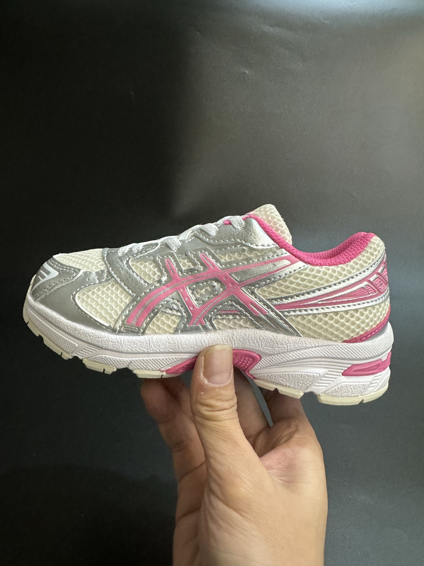 图片[3]-亚瑟士官网新款1130弹力松紧带儿童复古休闲运动鞋 尺码：26-37码 经典1130款式🆕 松紧带设计，穿脱方便✌🏻 网面拼接，质感满满💯 橡胶耐磨防滑大底，脚感超赞👍🏻-选品中心