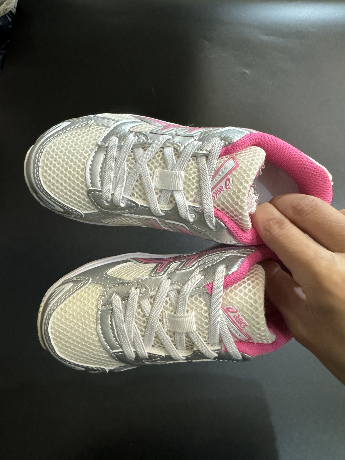 亚瑟士官网新款1130弹力松紧带儿童复古休闲运动鞋 尺码：26-37码 经典1130款式🆕 松紧带设计，穿脱方便✌🏻 网面拼接，质感满满💯 橡胶耐磨防滑大底，脚感超赞👍🏻-选品中心