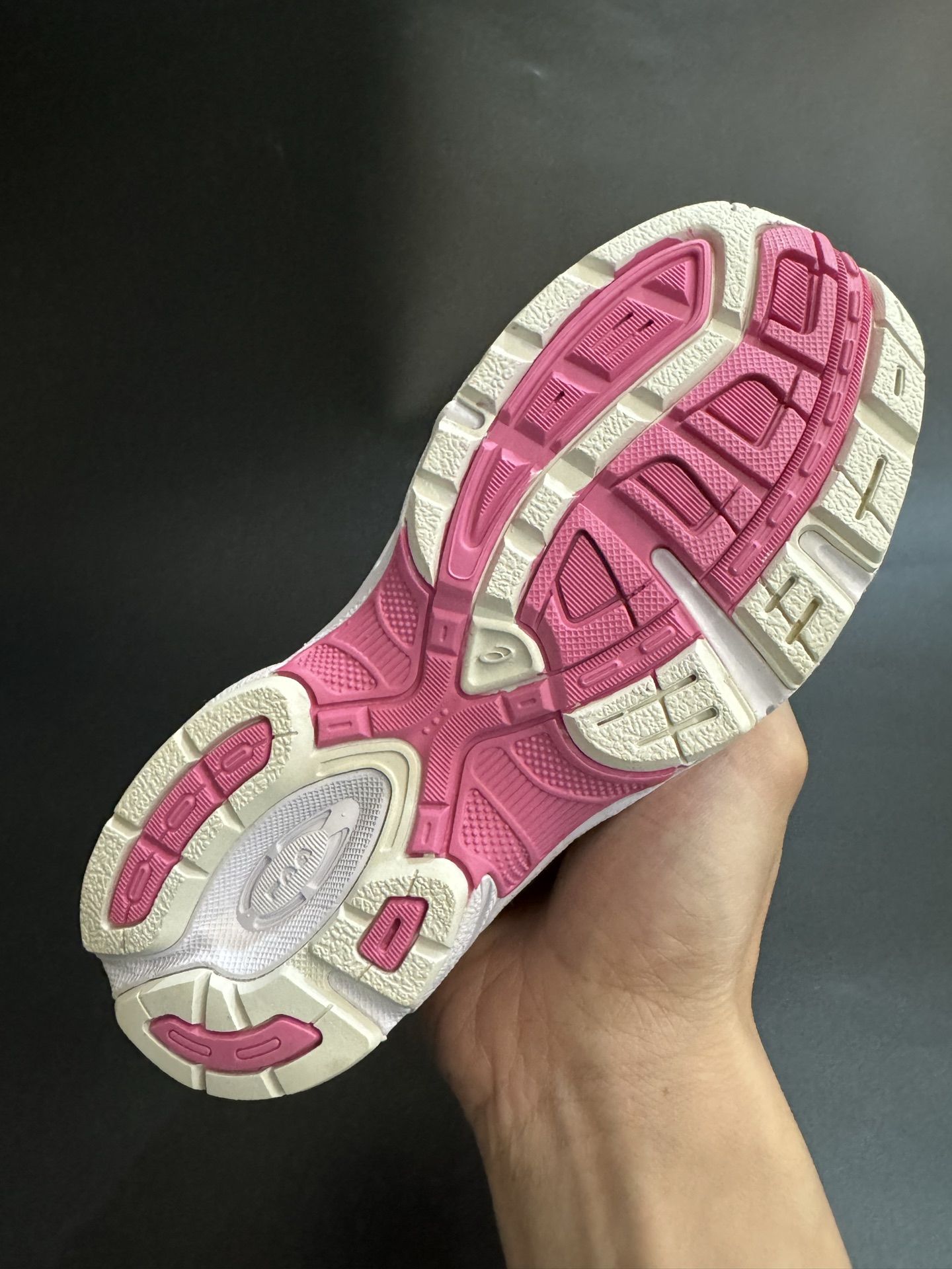 图片[8]-亚瑟士官网新款1130弹力松紧带儿童复古休闲运动鞋 尺码：26-37码 经典1130款式🆕 松紧带设计，穿脱方便✌🏻 网面拼接，质感满满💯 橡胶耐磨防滑大底，脚感超赞👍🏻-选品中心