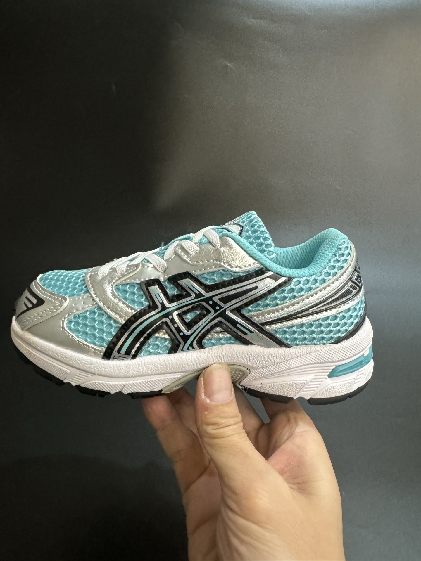 图片[3]-亚瑟士官网新款1130弹力松紧带儿童复古休闲运动鞋 尺码：26-37码 经典1130款式🆕 松紧带设计，穿脱方便✌🏻 网面拼接，质感满满💯 橡胶耐磨防滑大底，脚感超赞👍🏻-选品中心