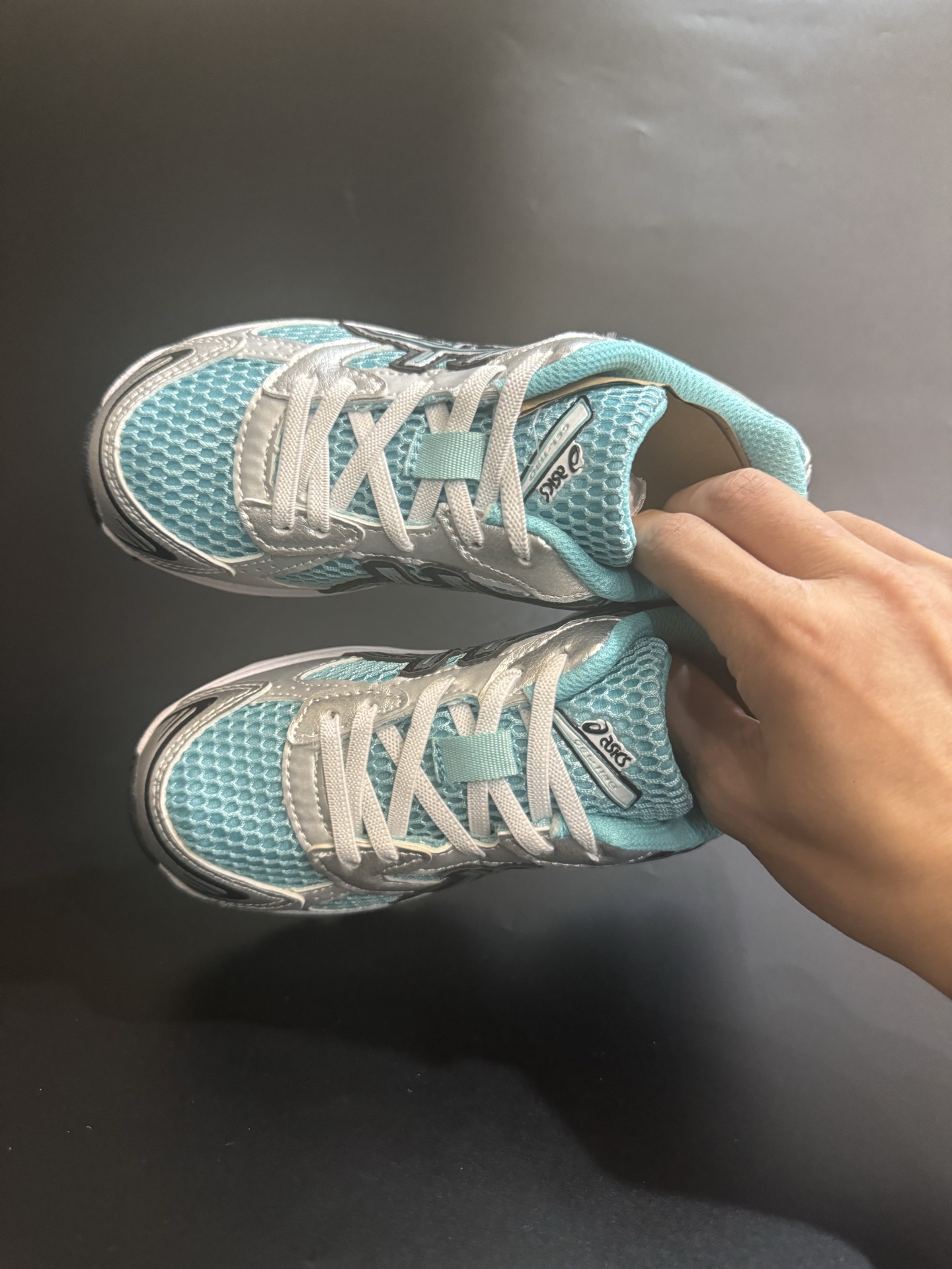 亚瑟士官网新款1130弹力松紧带儿童复古休闲运动鞋 尺码：26-37码 经典1130款式🆕 松紧带设计，穿脱方便✌🏻 网面拼接，质感满满💯 橡胶耐磨防滑大底，脚感超赞👍🏻-选品中心