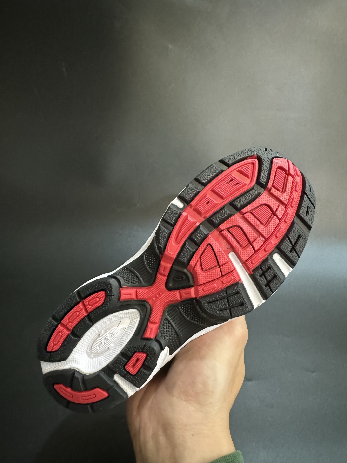 图片[8]-亚瑟士官网新款1130弹力松紧带儿童复古休闲运动鞋 尺码：26-37码 经典1130款式🆕 松紧带设计，穿脱方便✌🏻 网面拼接，质感满满💯 橡胶耐磨防滑大底，脚感超赞👍🏻-选品中心