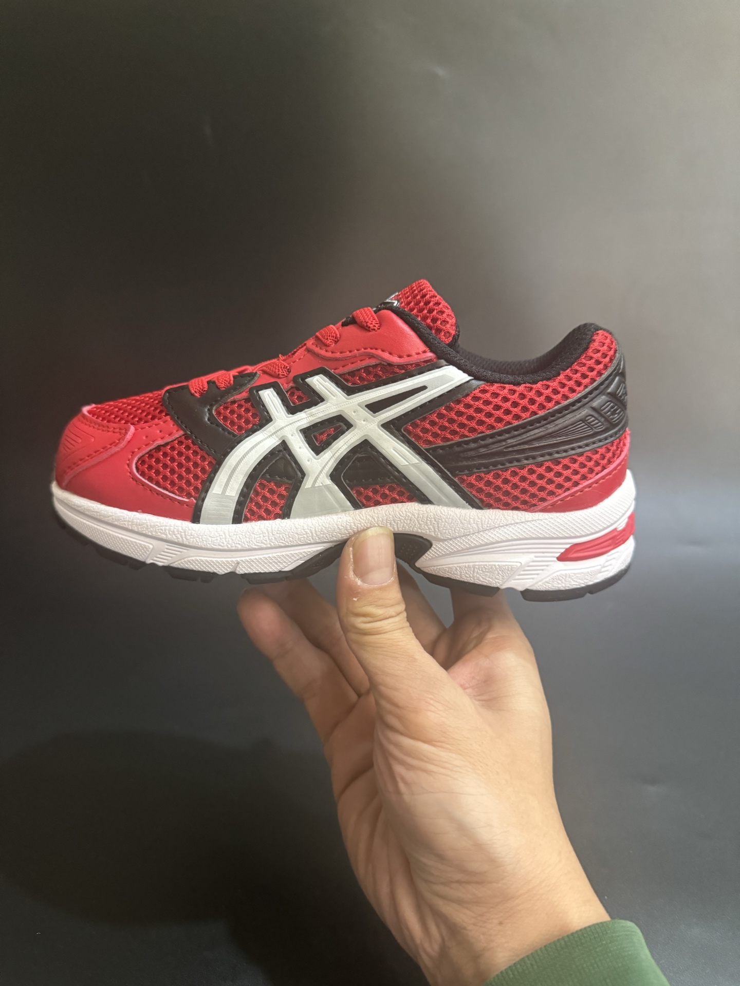 图片[3]-亚瑟士官网新款1130弹力松紧带儿童复古休闲运动鞋 尺码：26-37码 经典1130款式🆕 松紧带设计，穿脱方便✌🏻 网面拼接，质感满满💯 橡胶耐磨防滑大底，脚感超赞👍🏻-选品中心