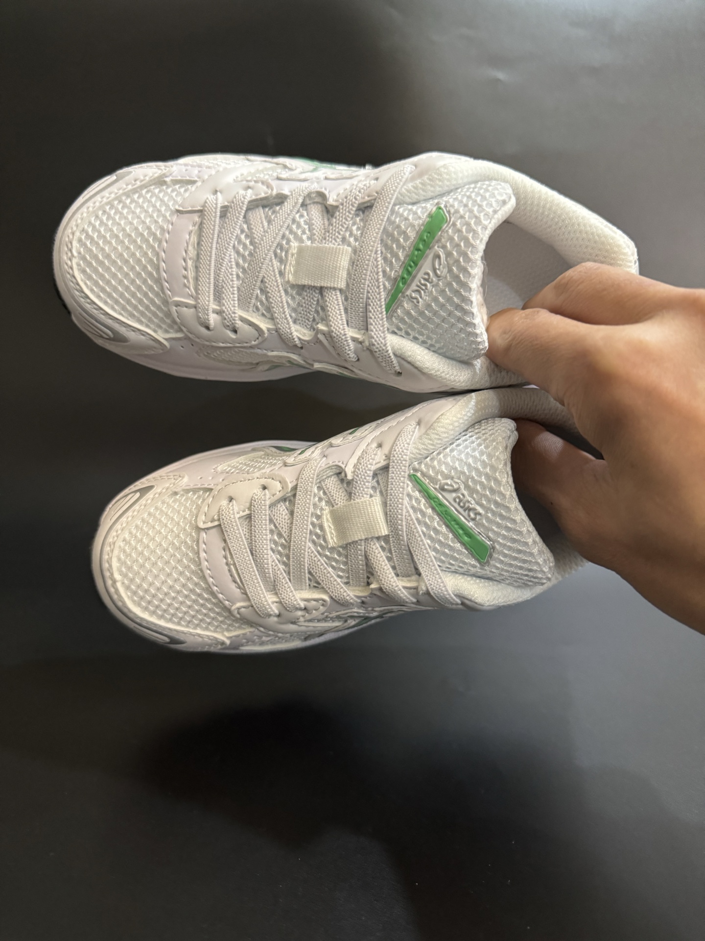 亚瑟士官网新款1130弹力松紧带儿童复古休闲运动鞋 尺码：26-37码 经典1130款式🆕 松紧带设计，穿脱方便✌🏻 网面拼接，质感满满💯 橡胶耐磨防滑大底，脚感超赞👍🏻-选品中心