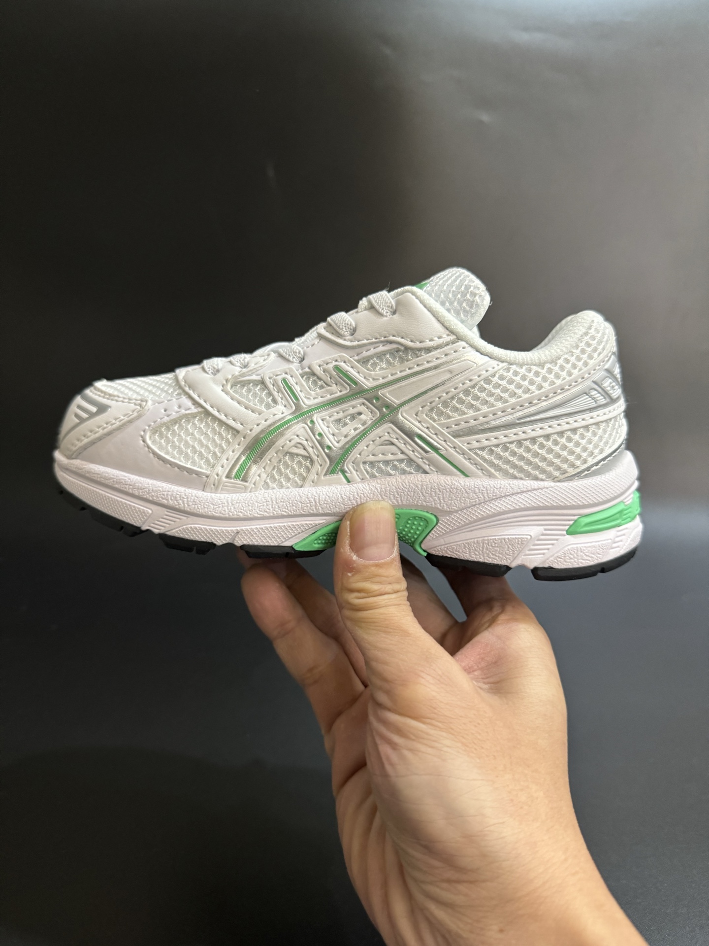 图片[3]-亚瑟士官网新款1130弹力松紧带儿童复古休闲运动鞋 尺码：26-37码 经典1130款式🆕 松紧带设计，穿脱方便✌🏻 网面拼接，质感满满💯 橡胶耐磨防滑大底，脚感超赞👍🏻-选品中心