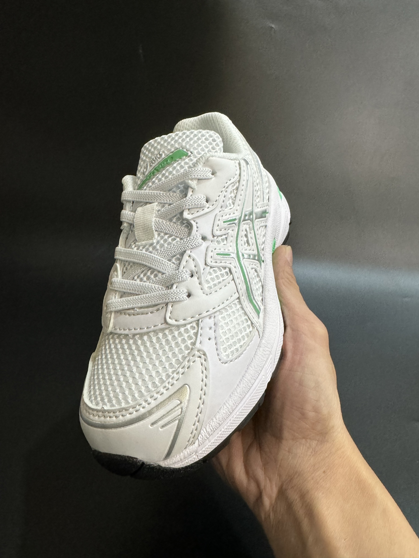 图片[4]-亚瑟士官网新款1130弹力松紧带儿童复古休闲运动鞋 尺码：26-37码 经典1130款式🆕 松紧带设计，穿脱方便✌🏻 网面拼接，质感满满💯 橡胶耐磨防滑大底，脚感超赞👍🏻-选品中心